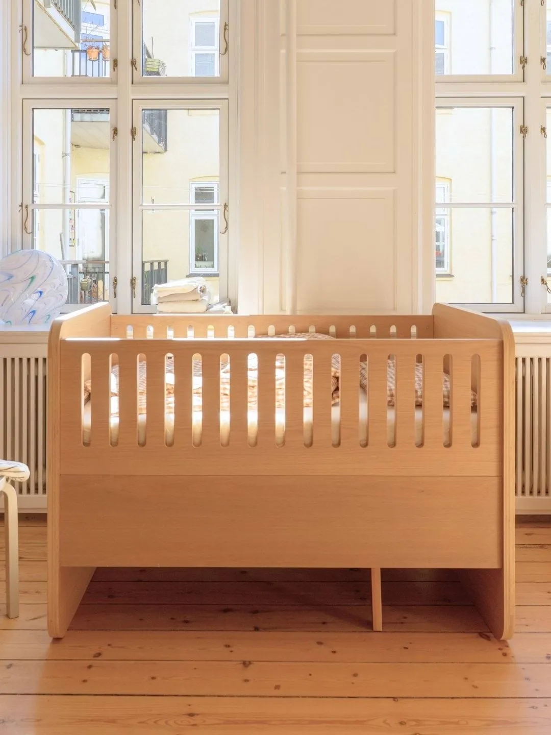 Form baby- og juniorseng 166x77,5x87 cm, Eg Nofred