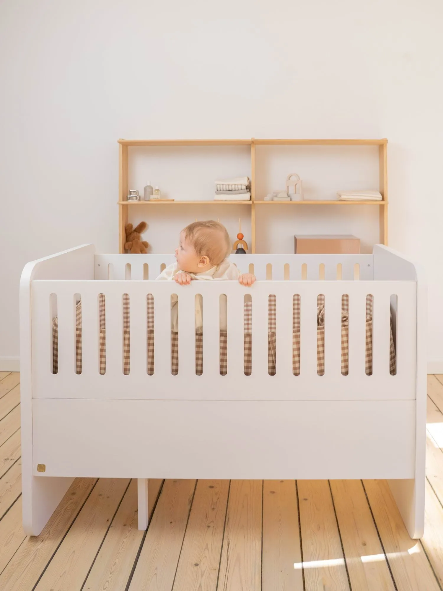 Form baby- og juniorseng 166x77,5x87 cm, Hvid Nofred