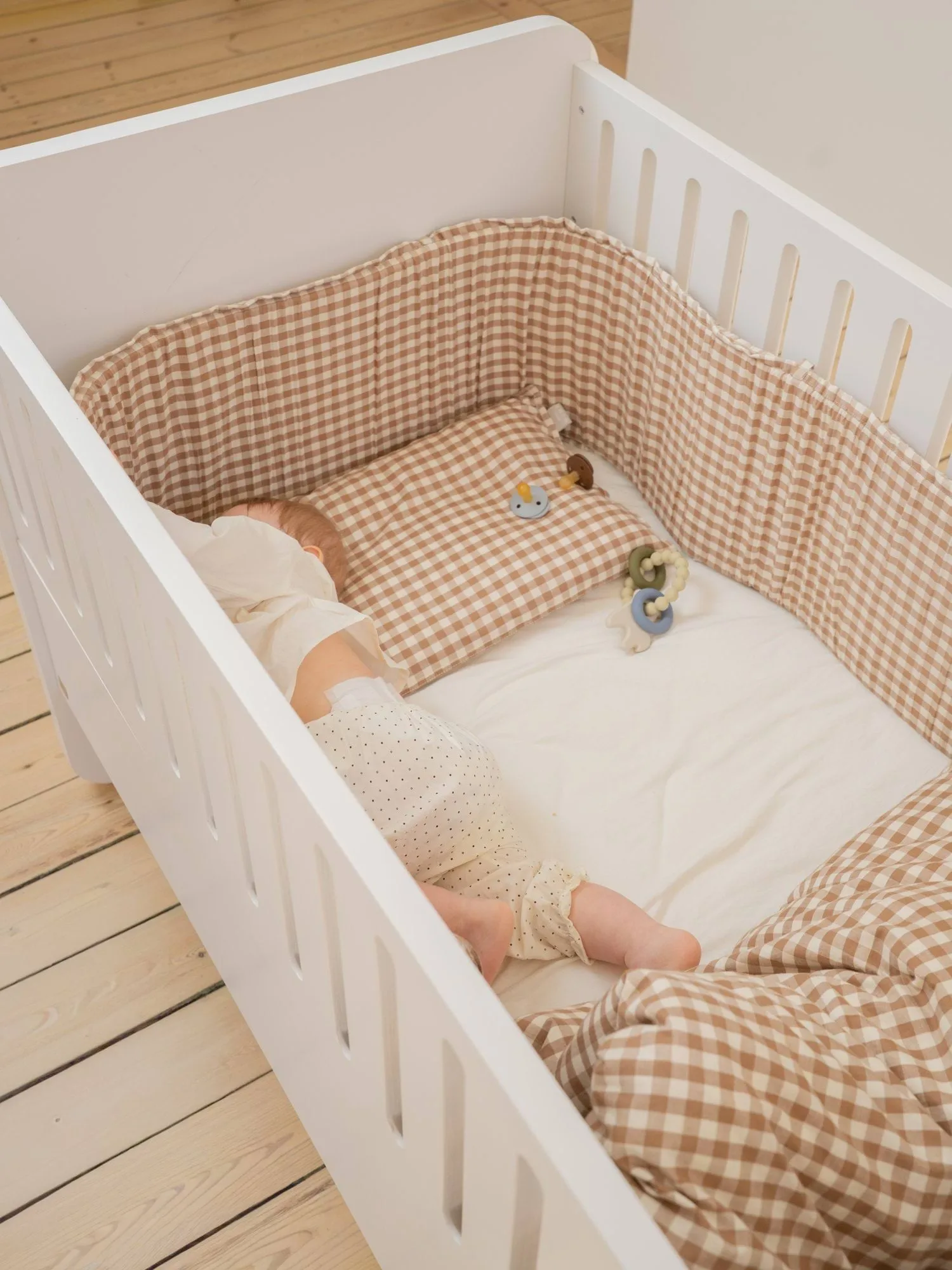 Form baby- og juniorseng 166x77,5x87 cm, Hvid Nofred