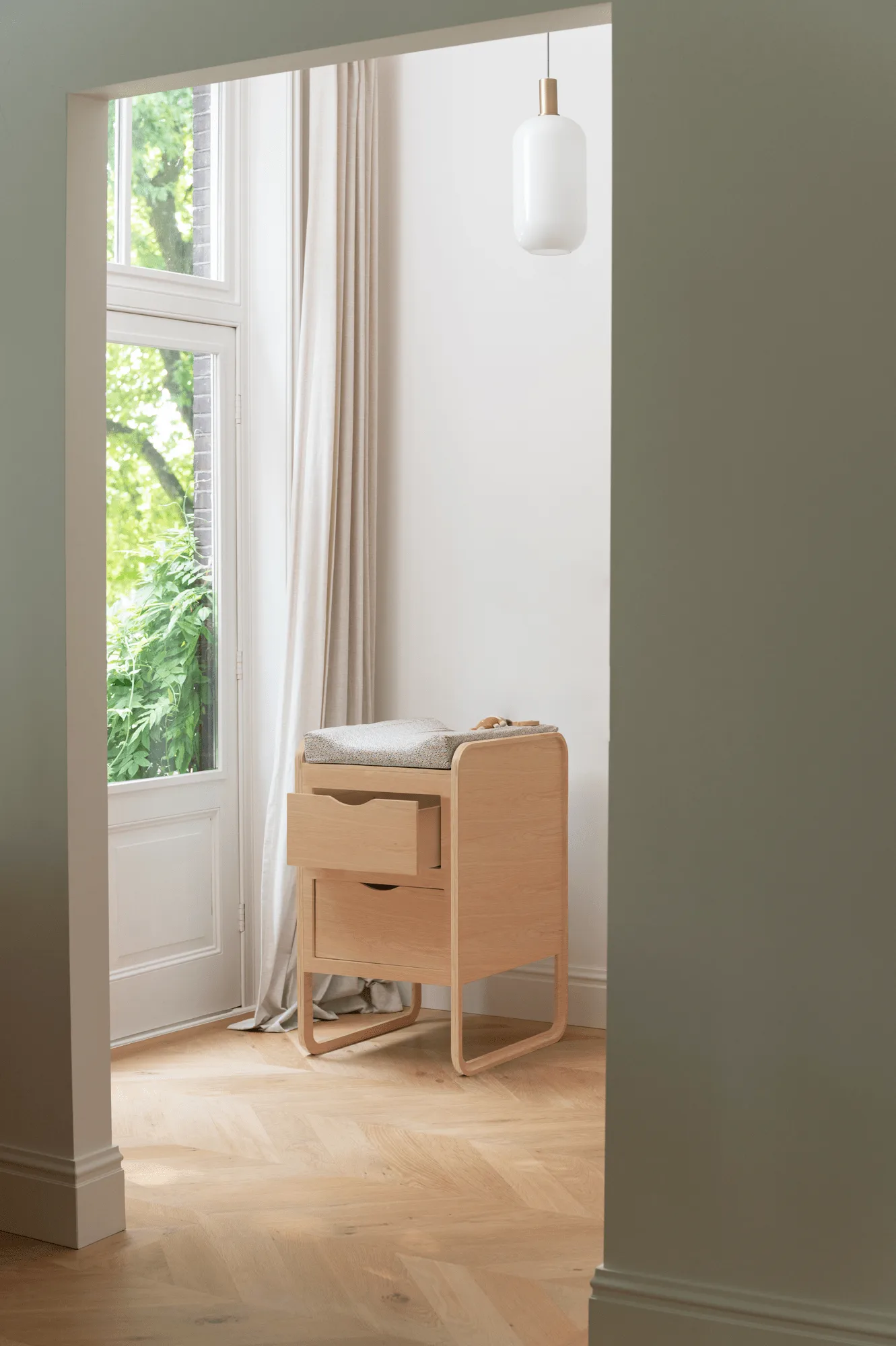 Form puslebord 65,4x56x95 cm, Eg Nofred