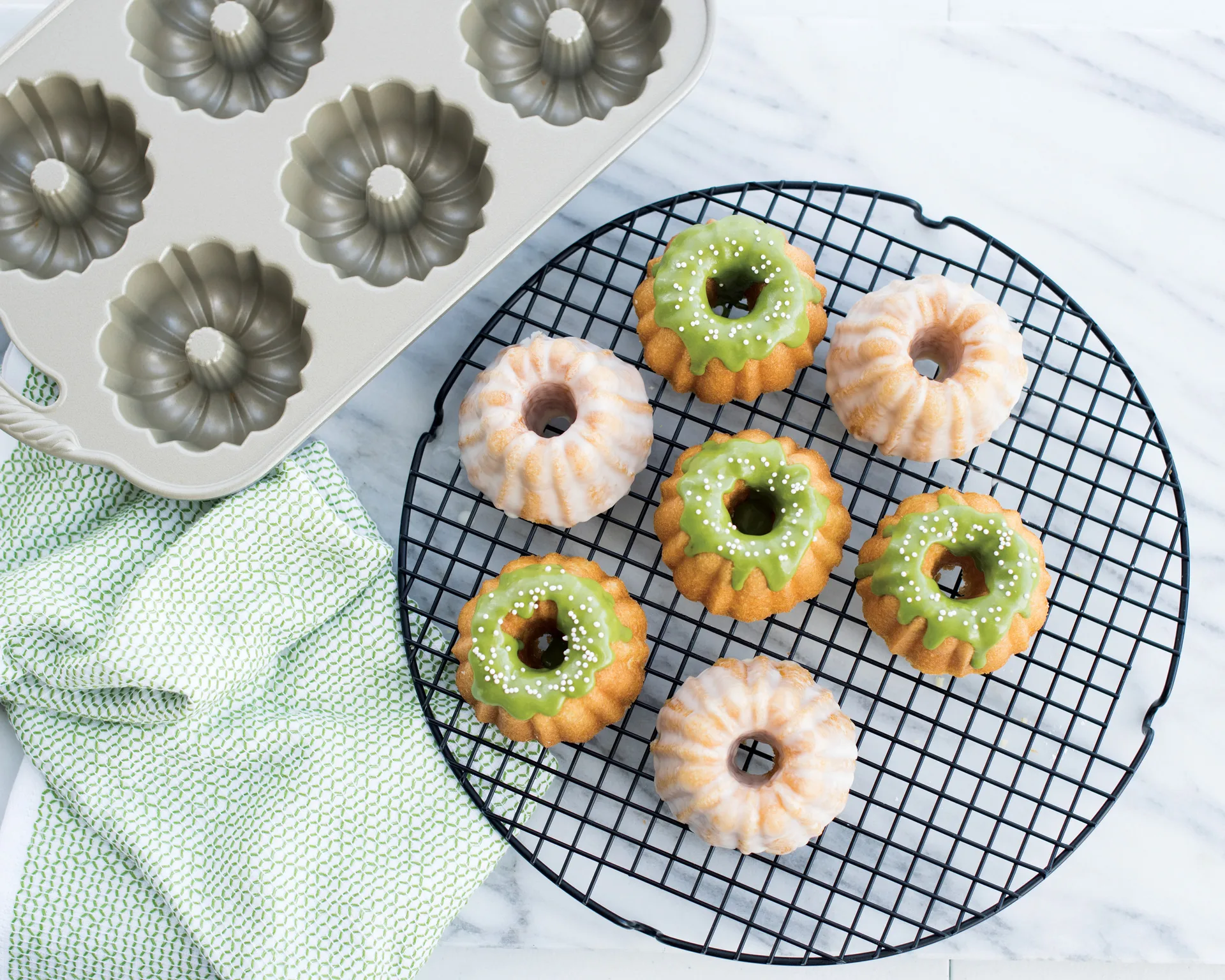 Nordic Ware anniversary bundt bageform sølv, 1,1 L Nordic Ware