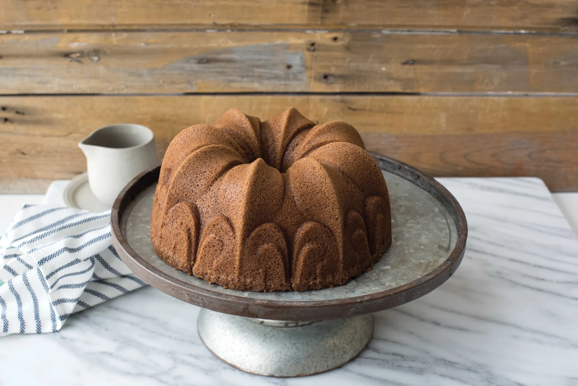 Nordic Ware Fleur De Lis Bundt bageform, 2,4 L Nordic Ware