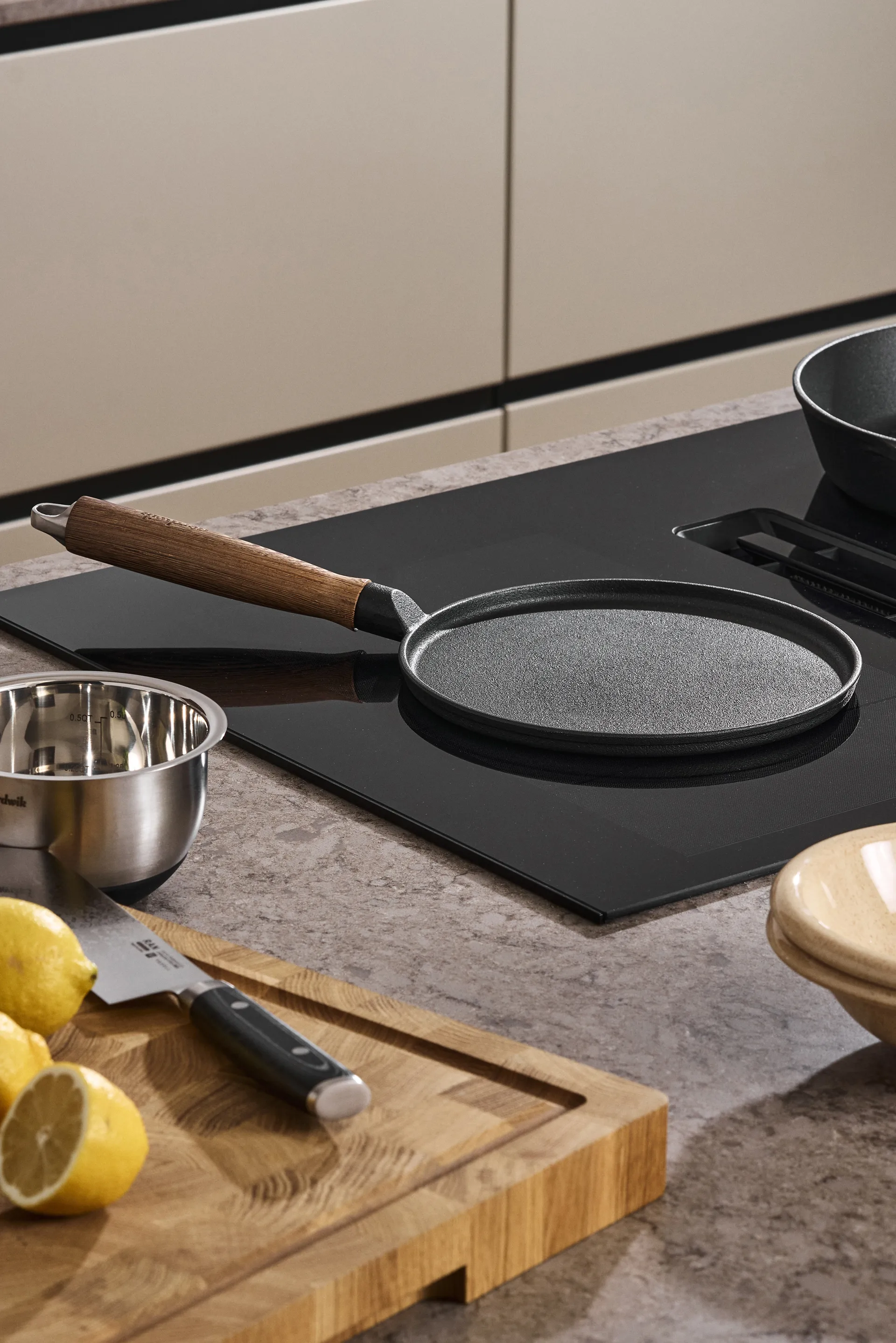 Nordwik pandekagepande støbejern med træhåndtag, 23 cm Nordwik