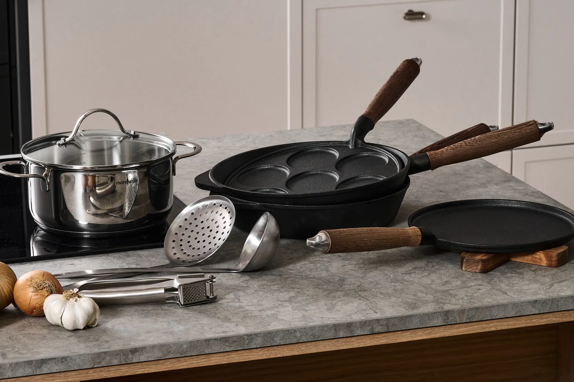 Nordwik pandekagepande støbejern med træhåndtag, 25,5 cm Nordwik