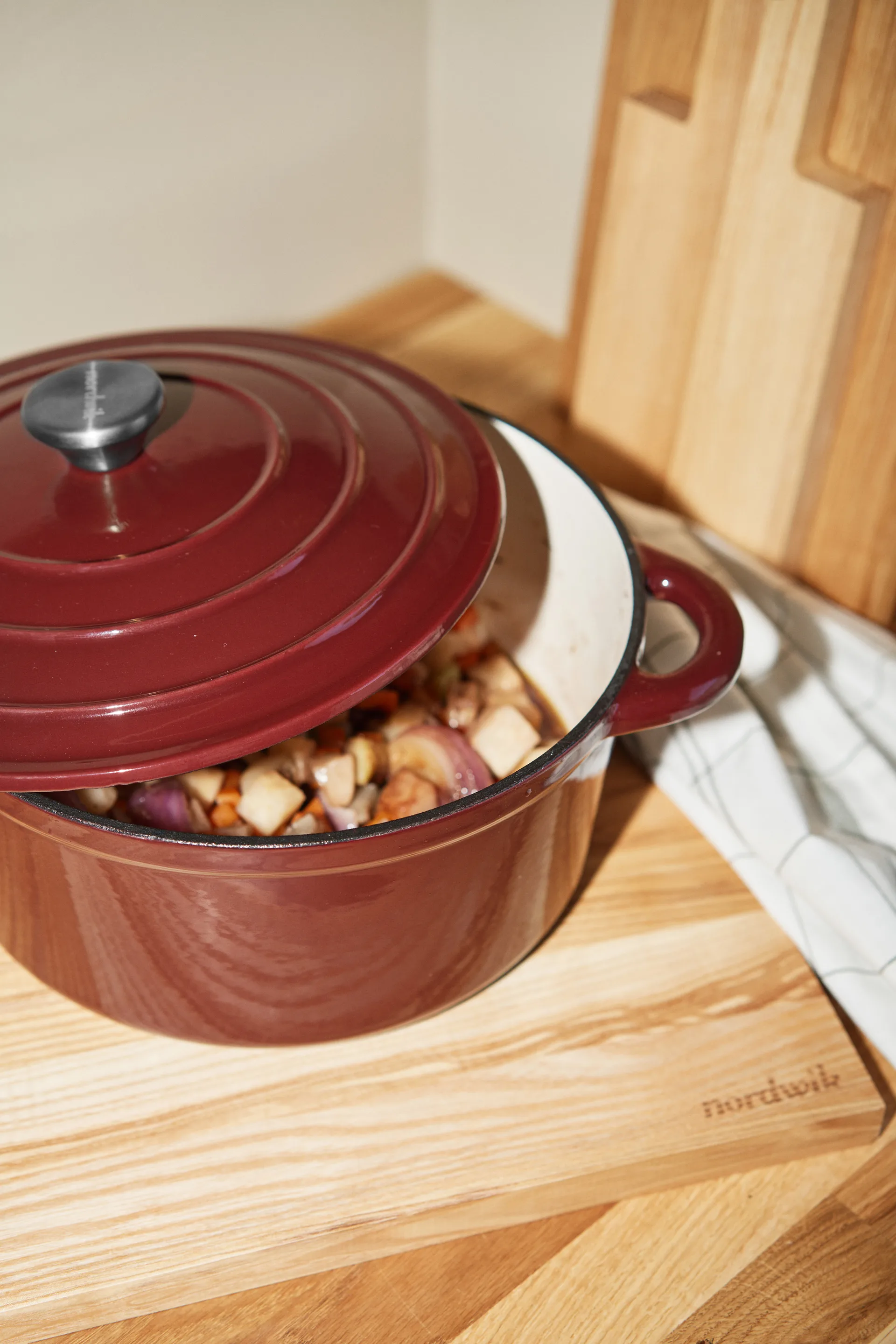Nordwik støbejernsgryde rund 5 l, Burgundy Nordwik