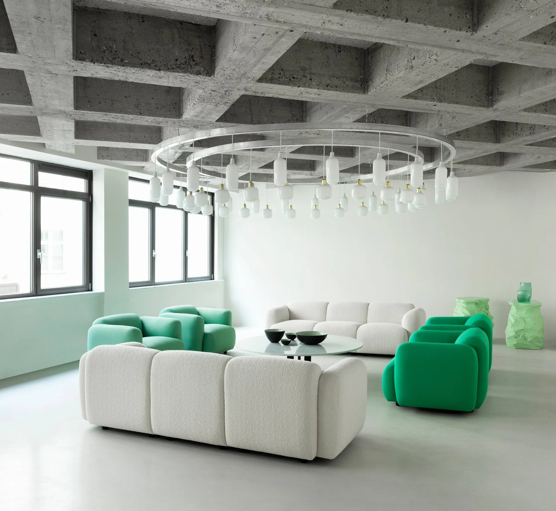 Amp lampe lille, Hvid/Messing Normann Copenhagen