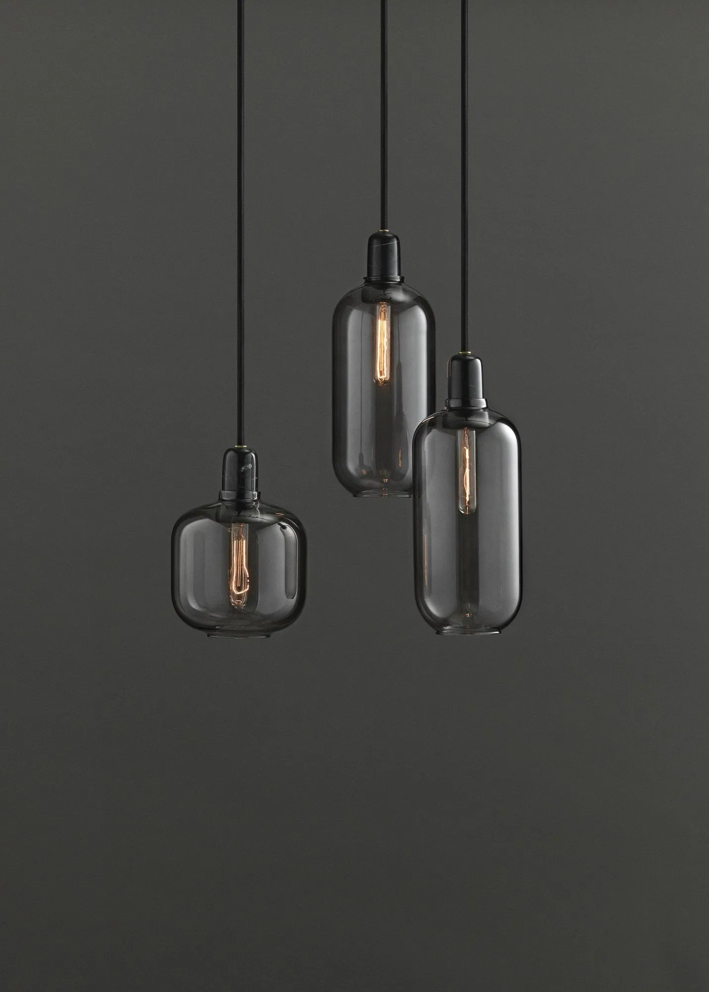 Amp lampe stor, grå-sort Normann Copenhagen