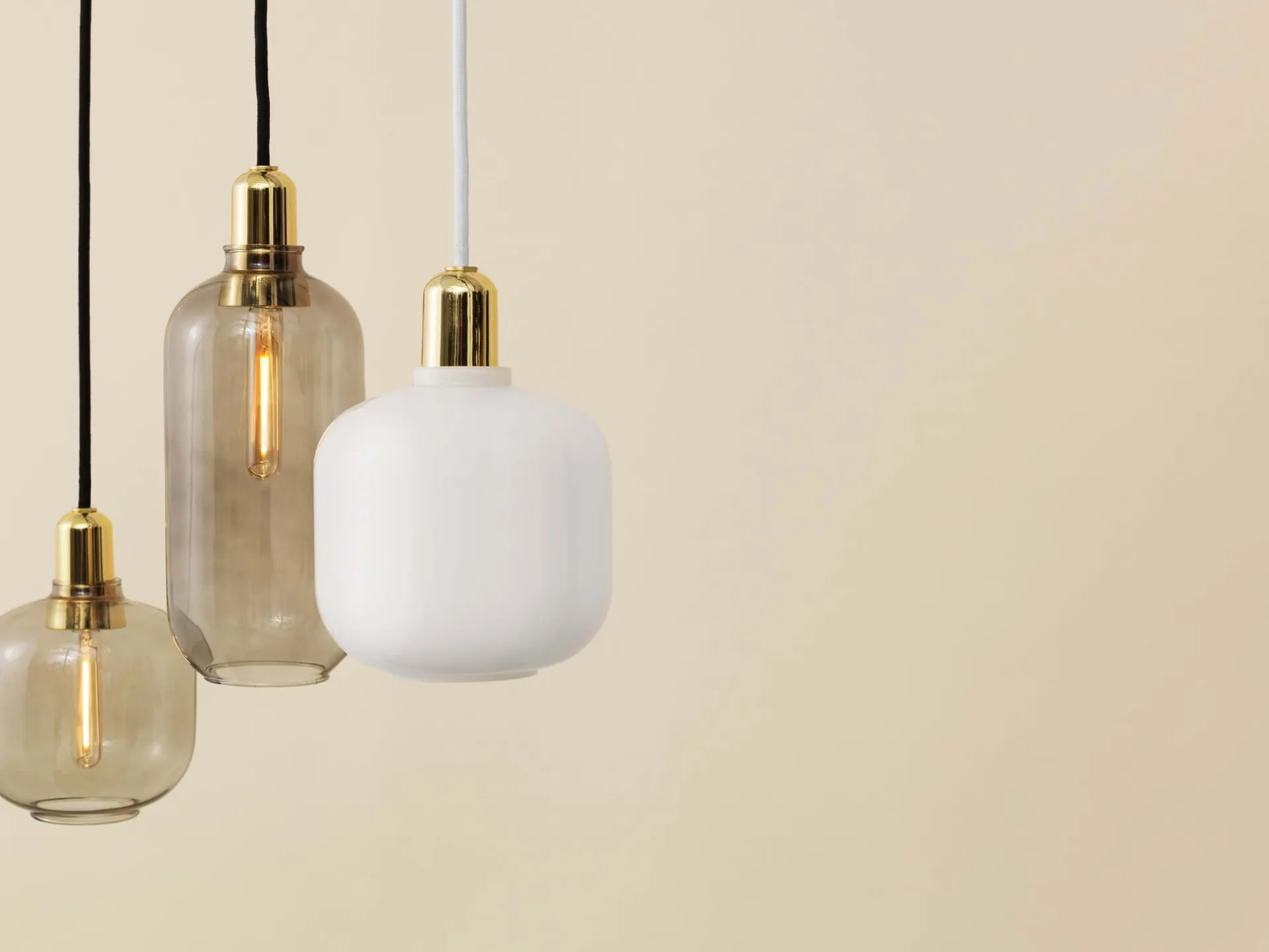 Amp lampe stor, Smoke/Messing Normann Copenhagen