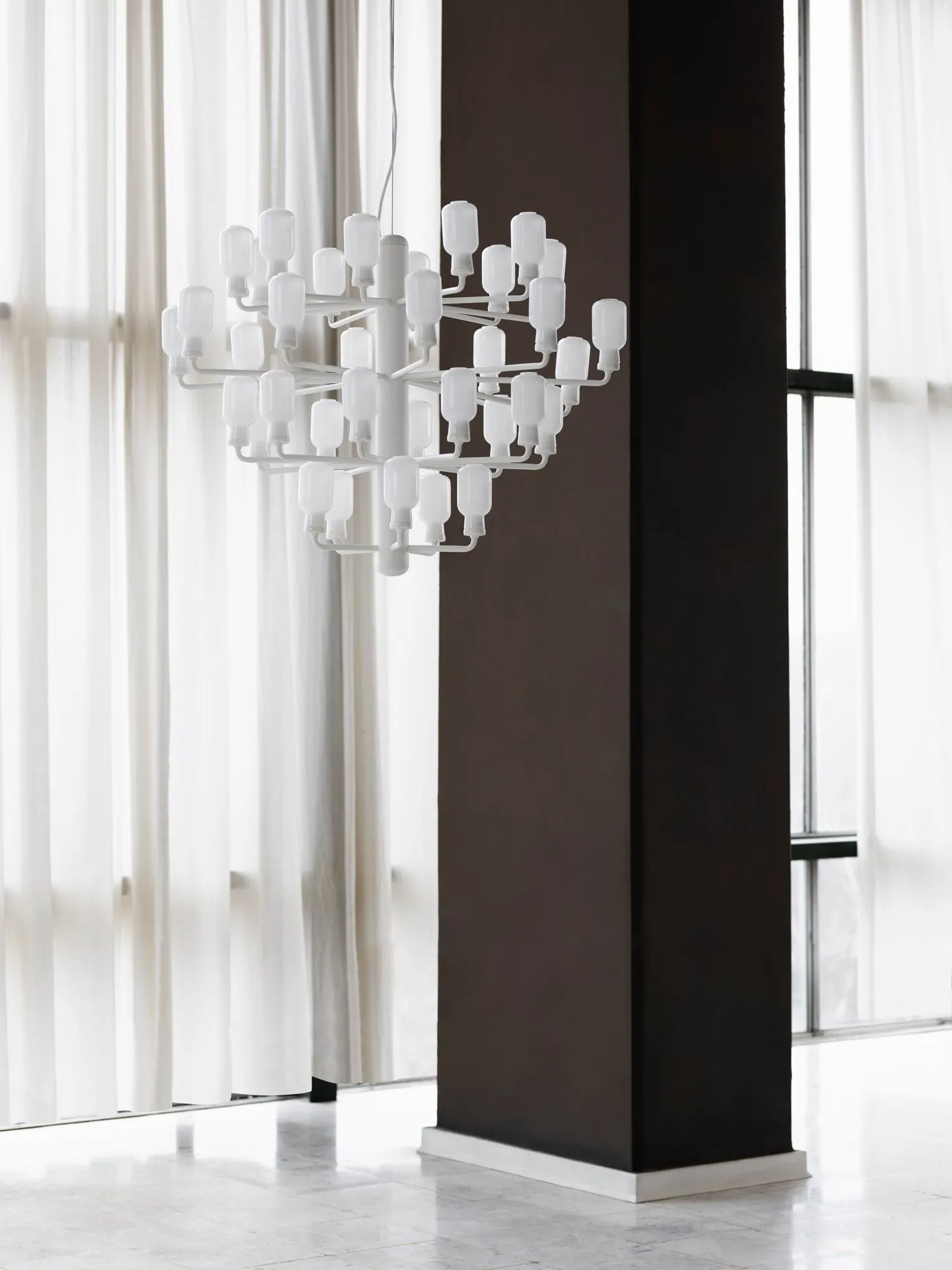 Amp lysekrone, white, large Normann Copenhagen