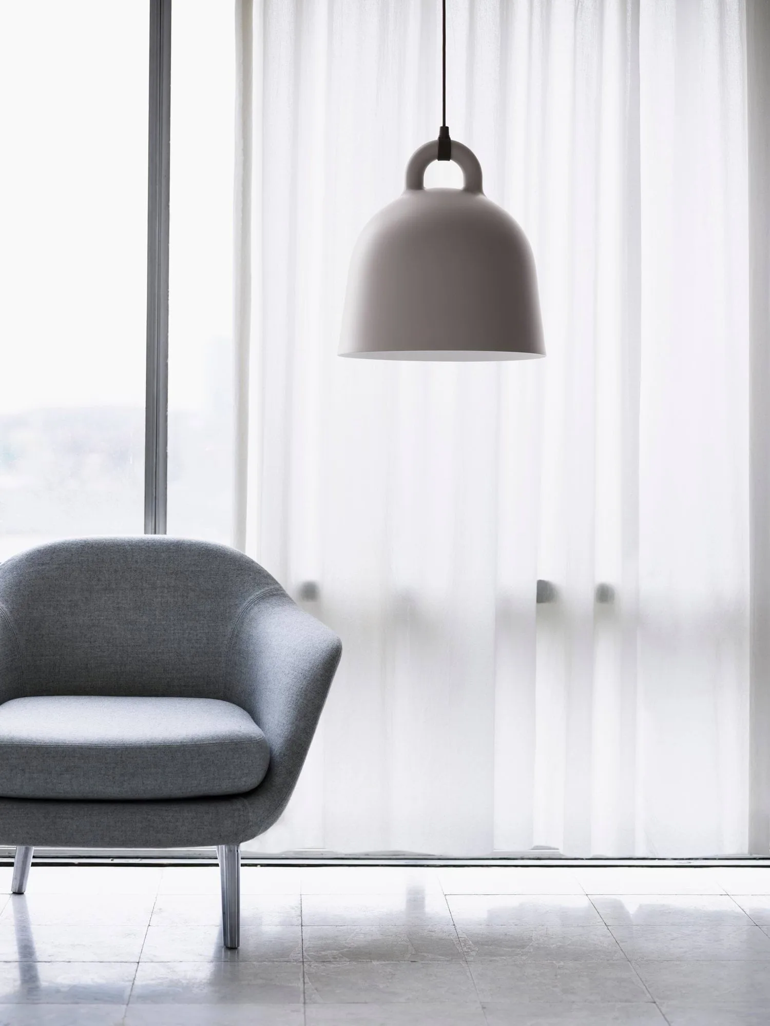 Bell lampe sand, medium Normann Copenhagen