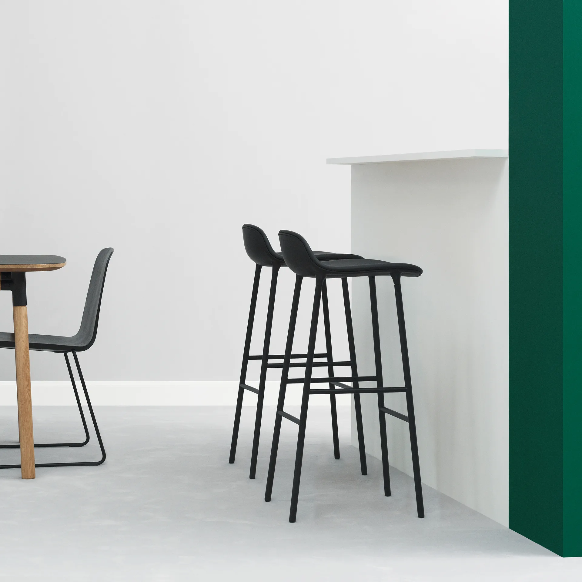 Form barstol metalben 75 cm, sort Normann Copenhagen