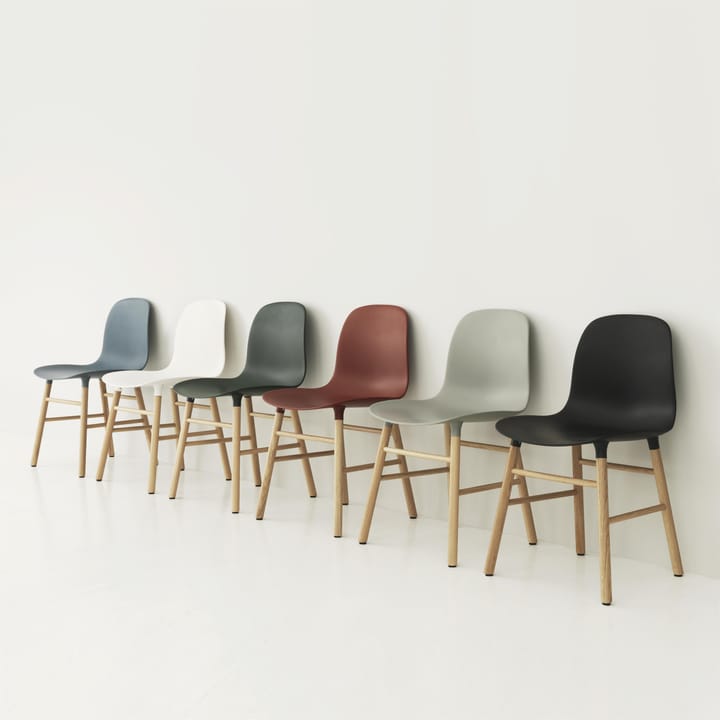 Form Chair stol egeben pakke med to styk 2-pak - grå-egetræ - Normann Copenhagen