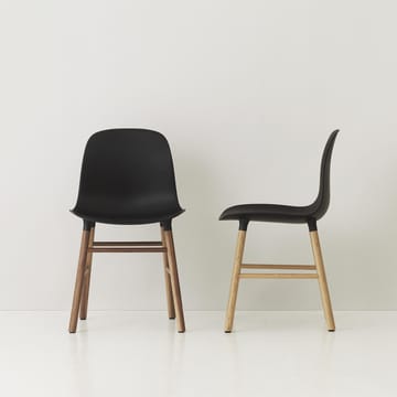 Form Chair stol valnøddeben pakke med to styk 2-pak - sort-valnød - Normann Copenhagen