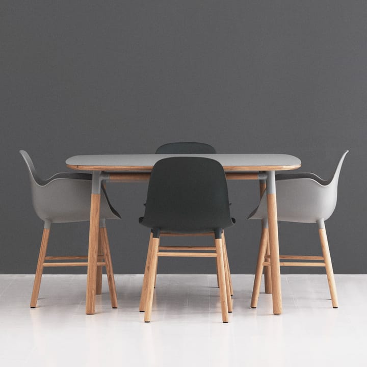 Form karmstol, white, valnøddeben Normann Copenhagen