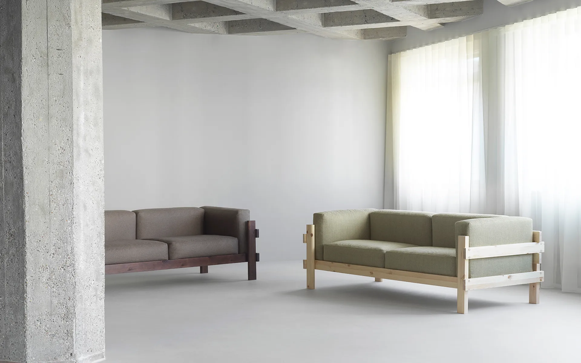 Kube sofa, Brunlakeret fyrretræ-stof Remix 143 Grey, 220 cm Normann Copenhagen