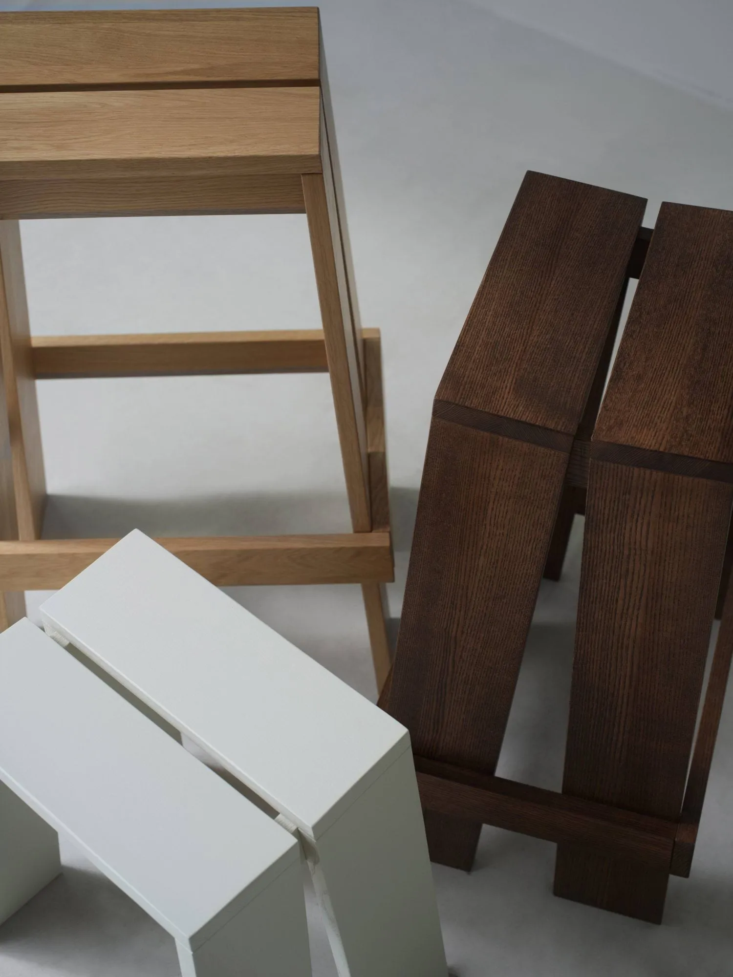 Let barskammel 65 cm, Brown Stained Ash Normann Copenhagen