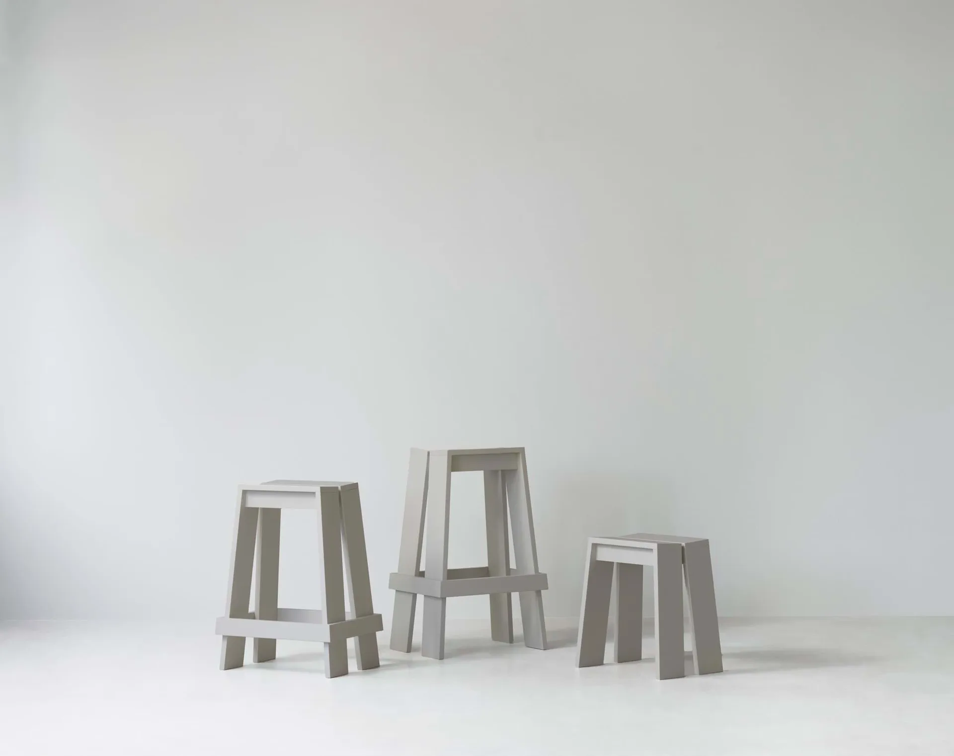 Let barskammel 65 cm, Light Grey Normann Copenhagen