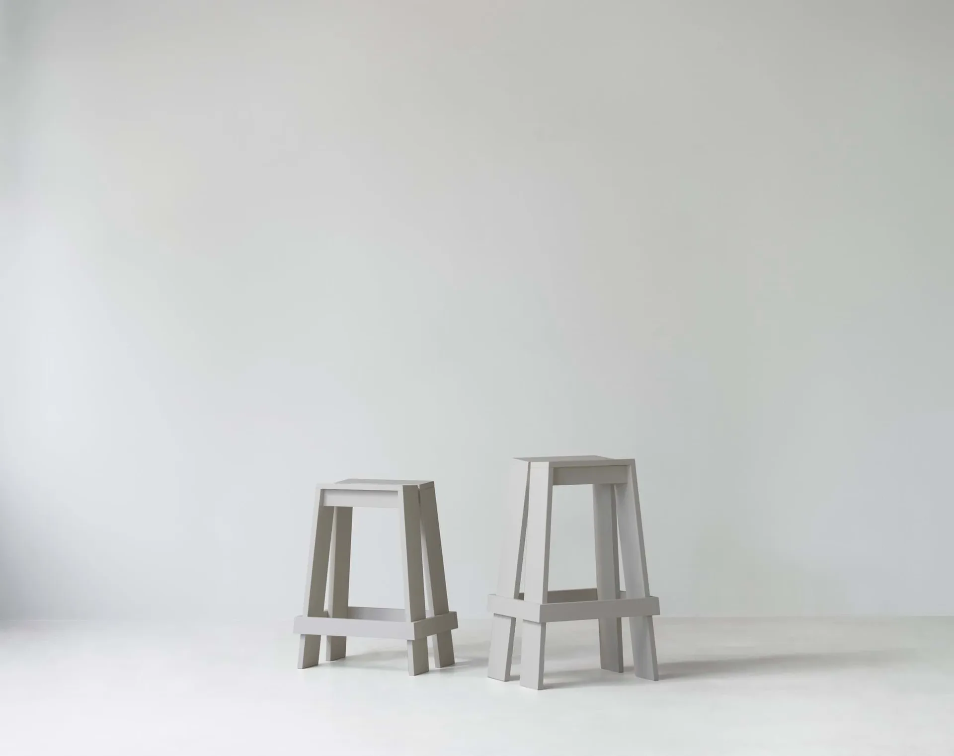 Let barskammel 65 cm, Light Grey Normann Copenhagen