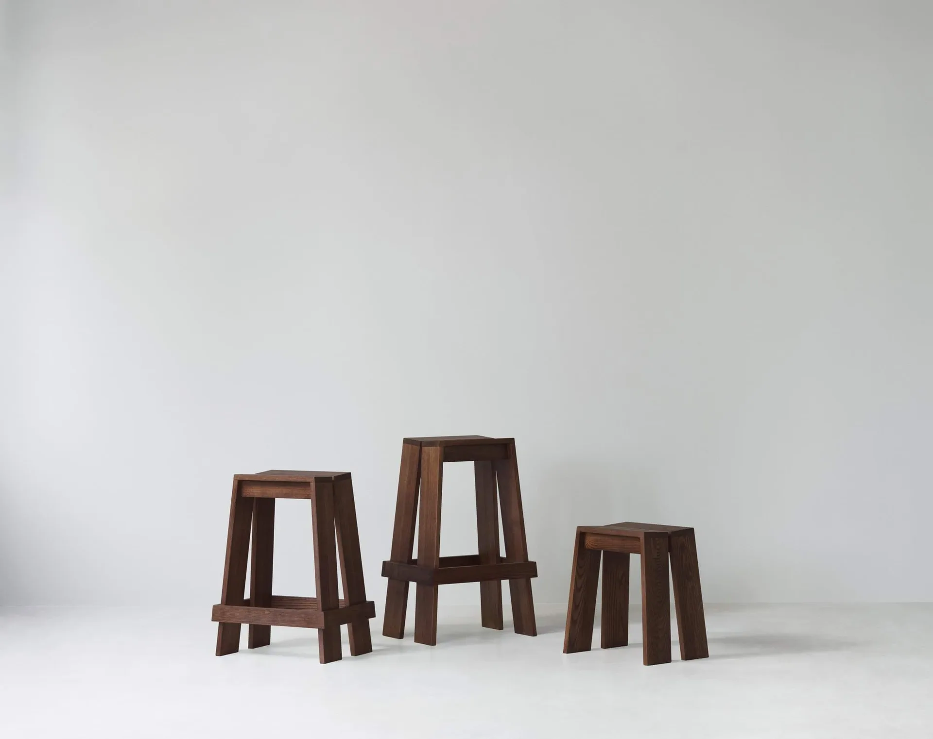 Let skammel, Brown Stained Ash Normann Copenhagen