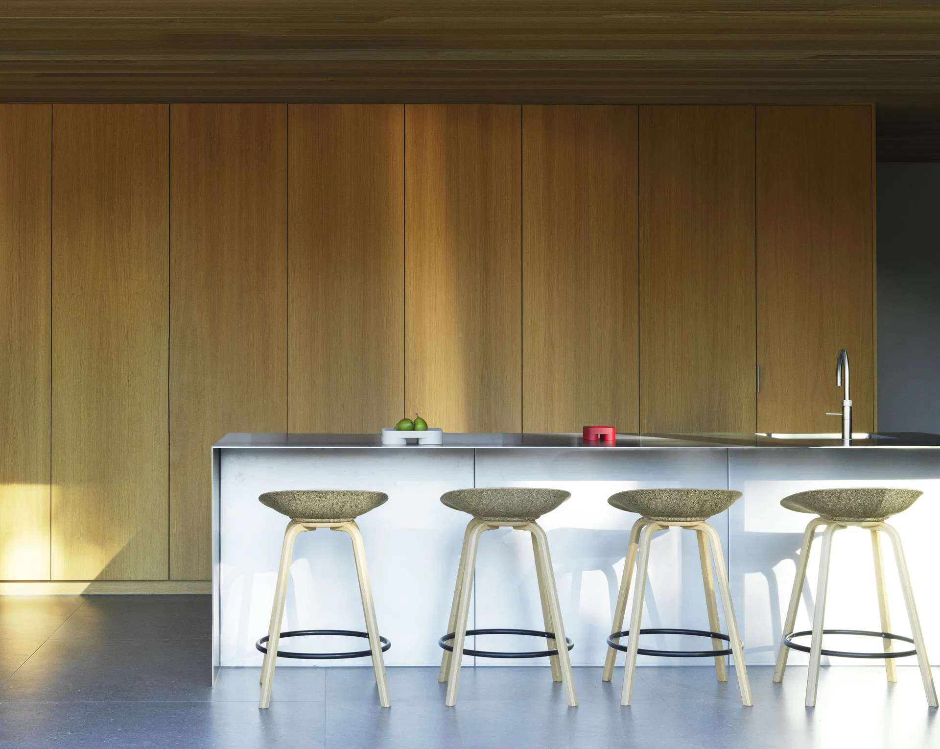 Mad Barstool barstol 65 cm, Seaweed-beech-black steel Normann Copenhagen