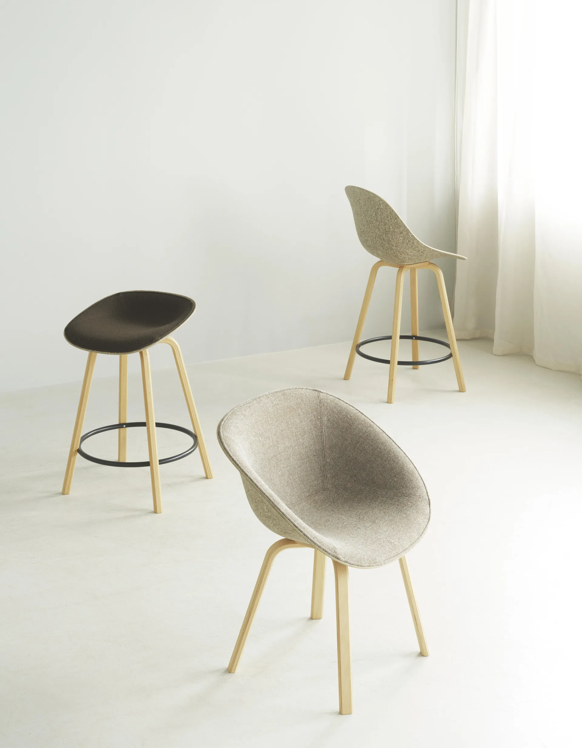 Mat Barstool barstol frontpolstret 65 cm, Ultra 41599-hemp-beech-black steel Normann Copenhagen