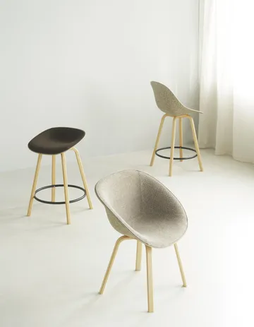 Mat Barstool barstol frontpolstret 65 cm - Ultra 41599-seaweed-beech-black steel - Normann Copenhagen