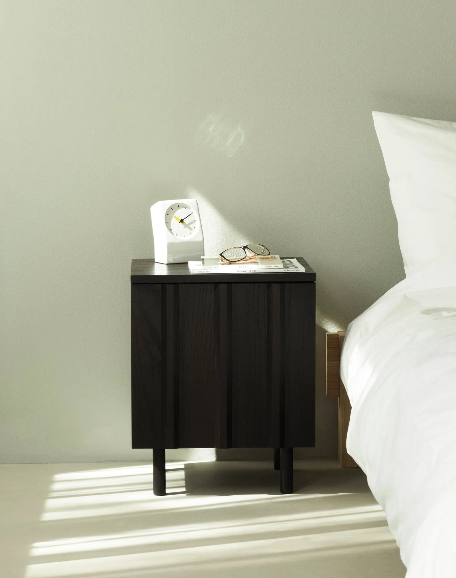 Rib sengebord, Soft black, 52x42x40 cm Normann Copenhagen