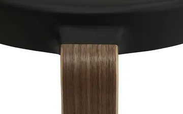 Tap rund skammel - Black, ben i valnød, Ø35x43 cm - Normann Copenhagen