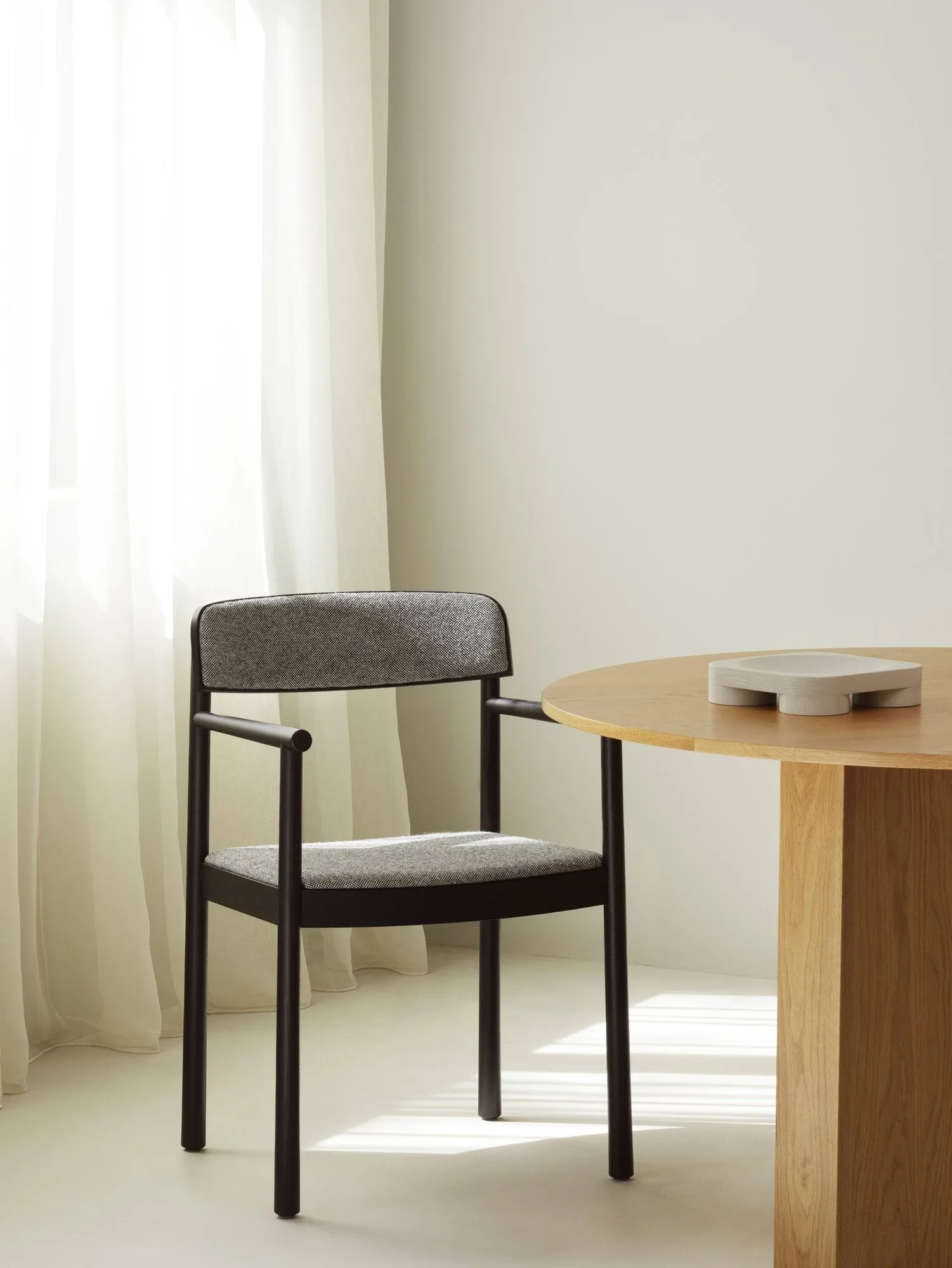 Timb lænestol, Black ash-Hallingdal 166 Normann Copenhagen