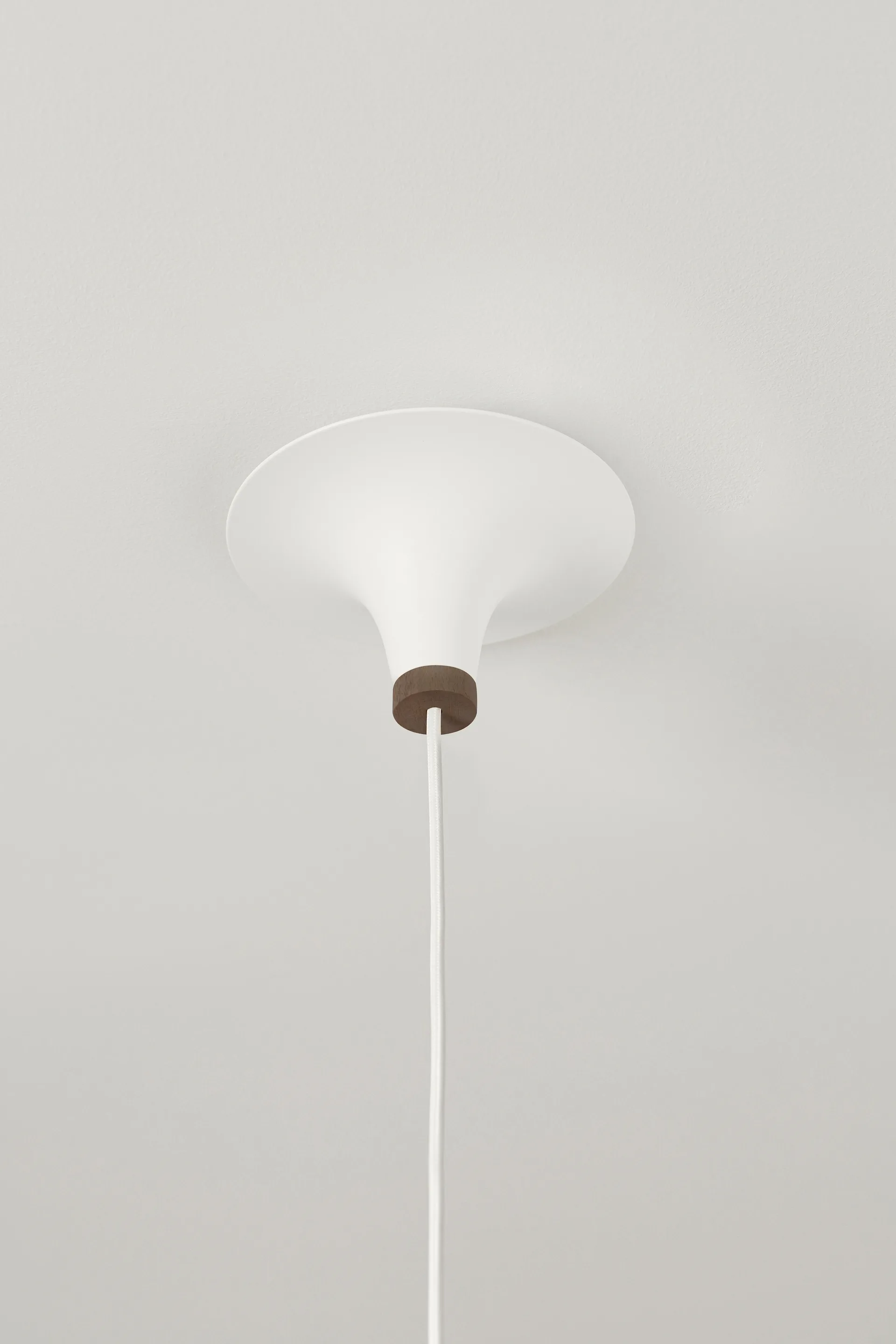 Acorn loftlampe, Mat hvid Northern
