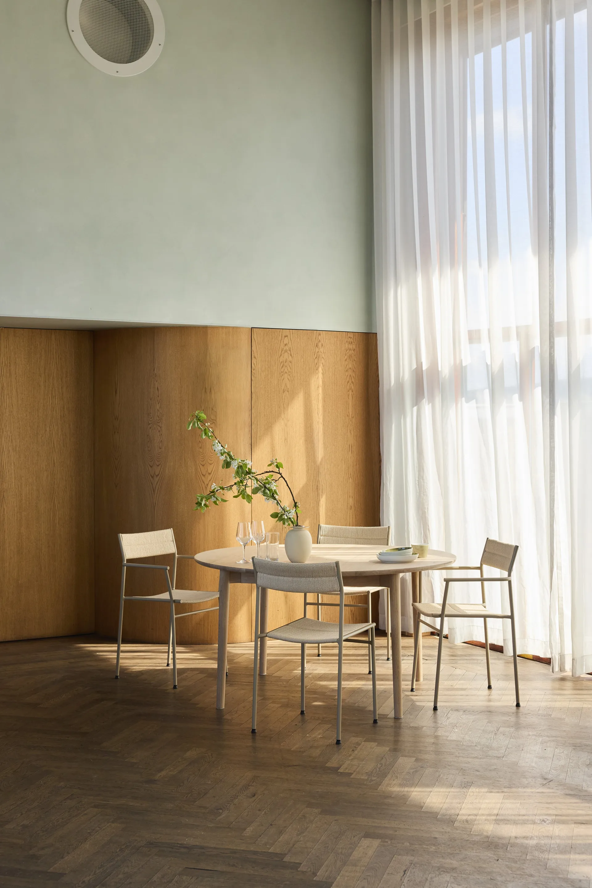 Expand spisebord Ø140 cm, Lysolieret eg Northern