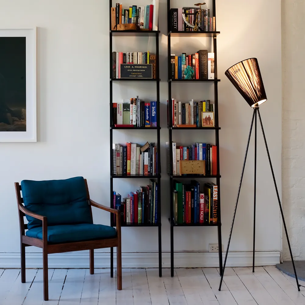 Oslo Wood gulvlampe, beige, mat sort understel Northern