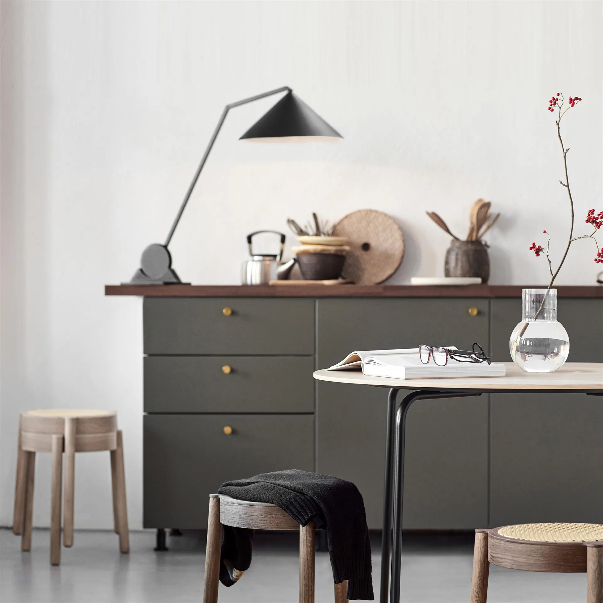 Pal skammel med rottingsæde, Lys eg Northern