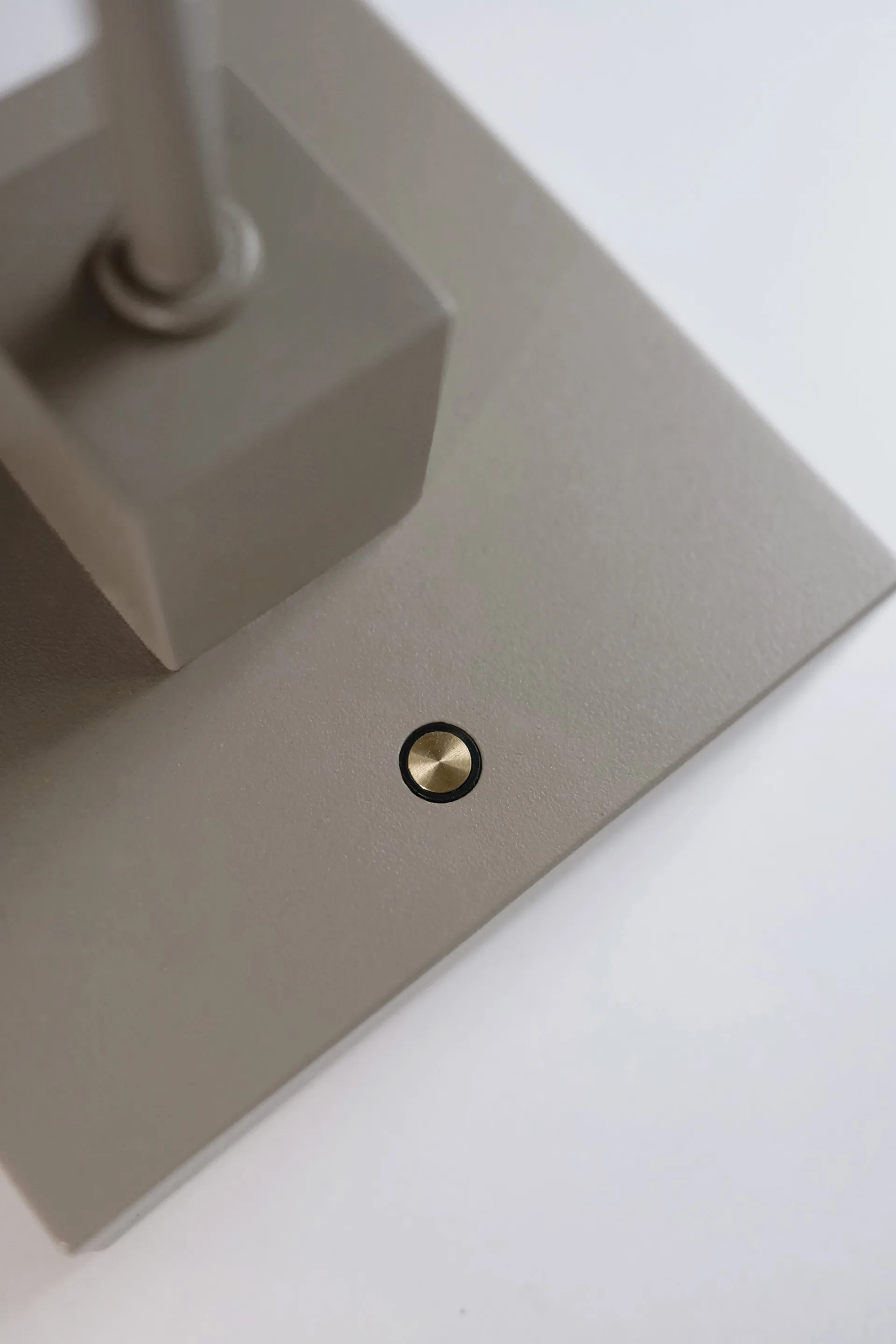 Snowball portabel bordlampe 33 cm, Grå beige Northern