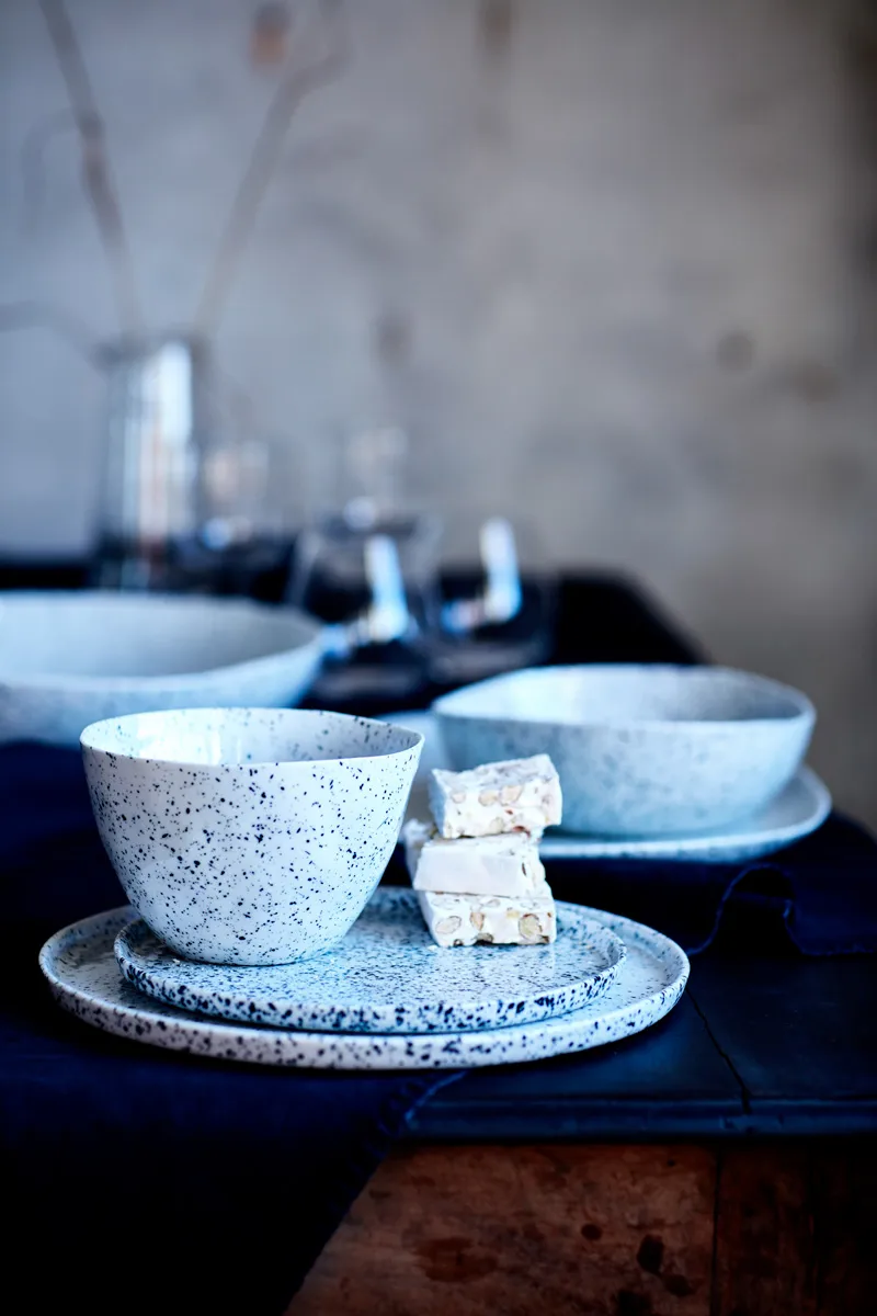 Poppi suppe-/pastatallerken, hvid-sort Olsson & Jensen