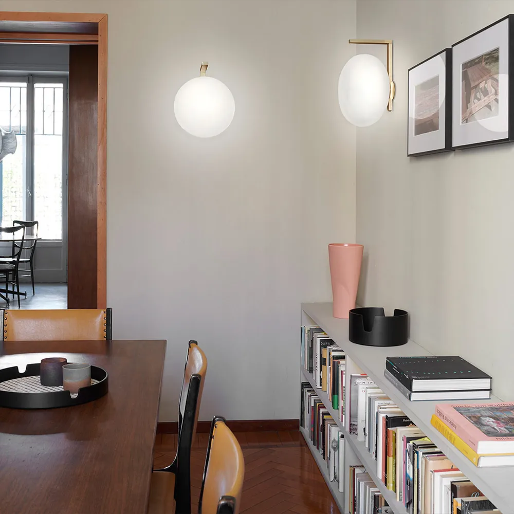 Alba 174 væglampe, opal, messing Oluce