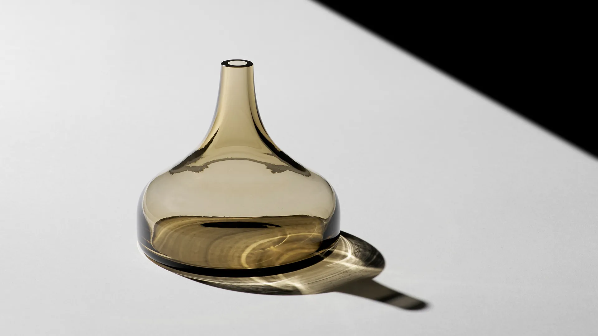 Midsummer minivase Water Avens, 82 mm Orrefors