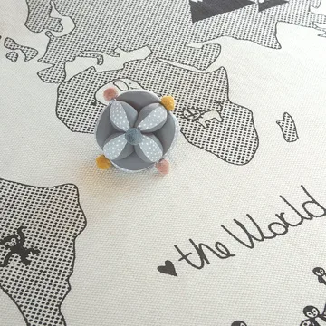 The world børnetæppe Ø 135 cm - beige-grå - OYOY