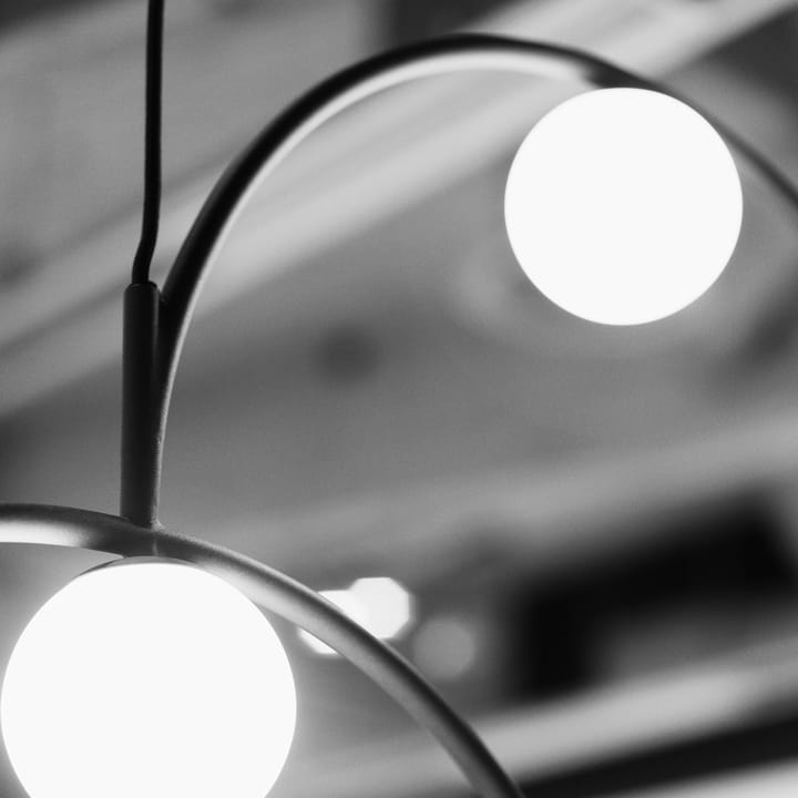 Bounce 116 loftslampe, Sort-opalglas Pholc