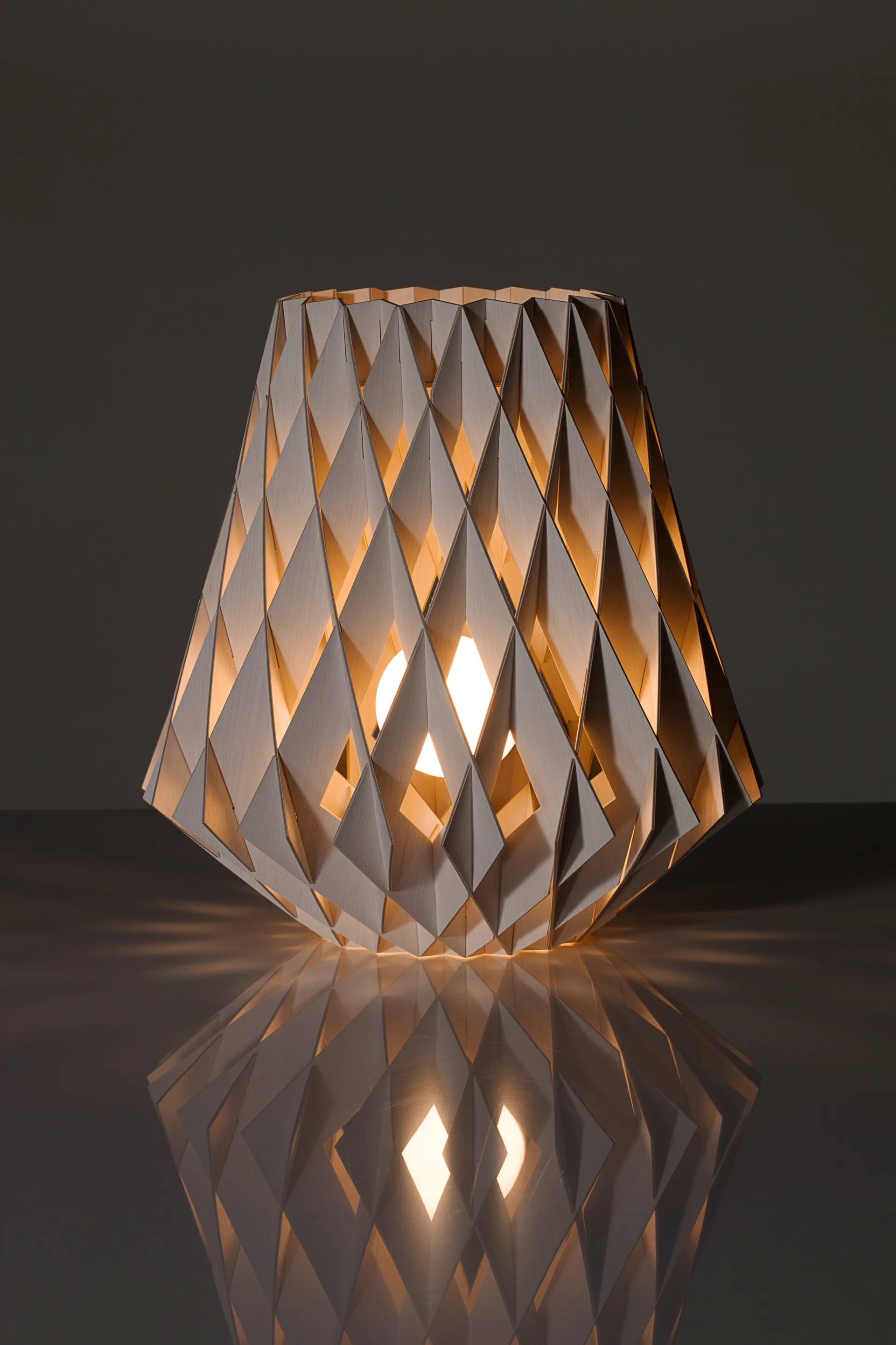 Pilke Signature bordlampe Ø28 cm, Hvid Pilke