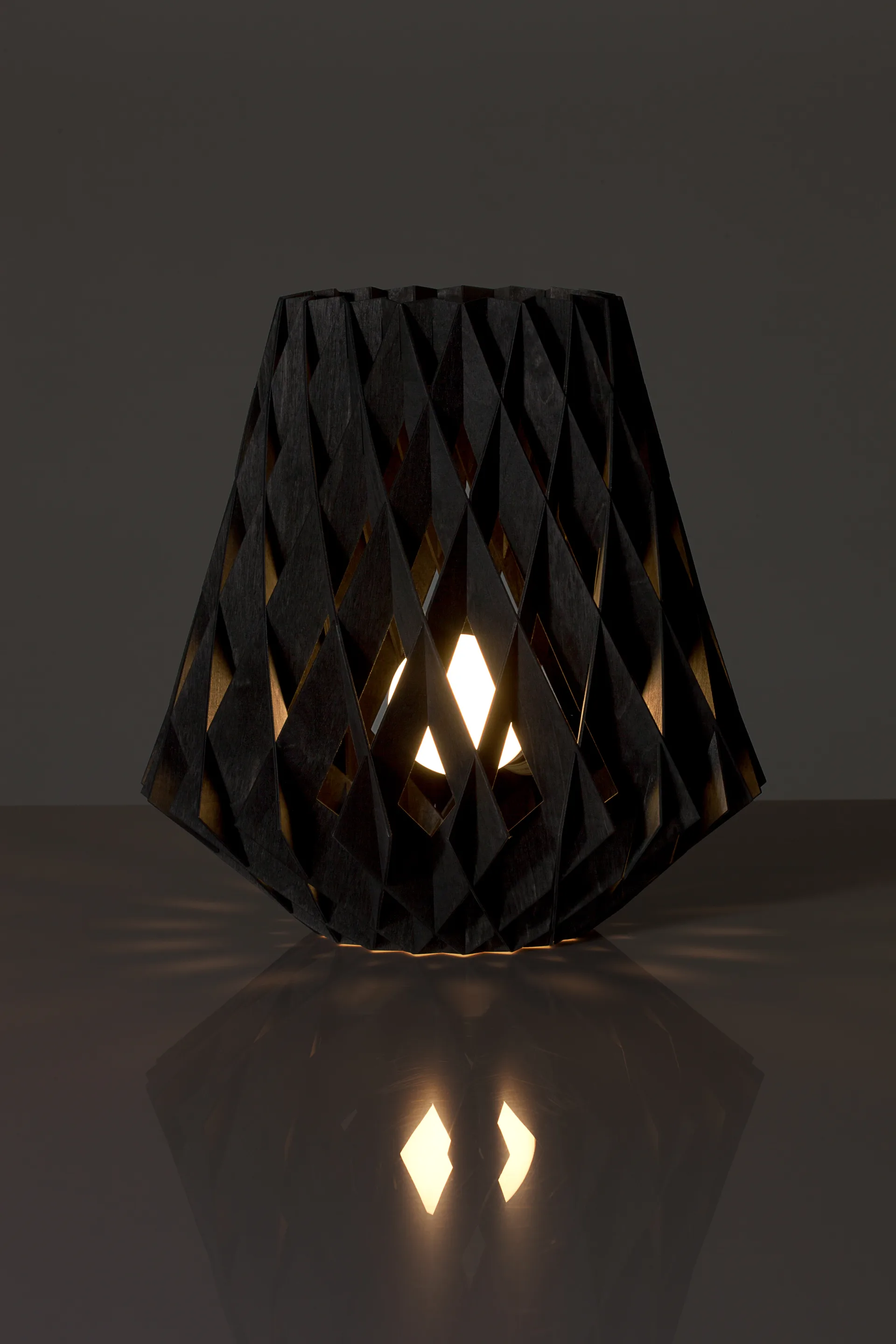 Pilke Signature bordlampe Ø28 cm, Sort Pilke