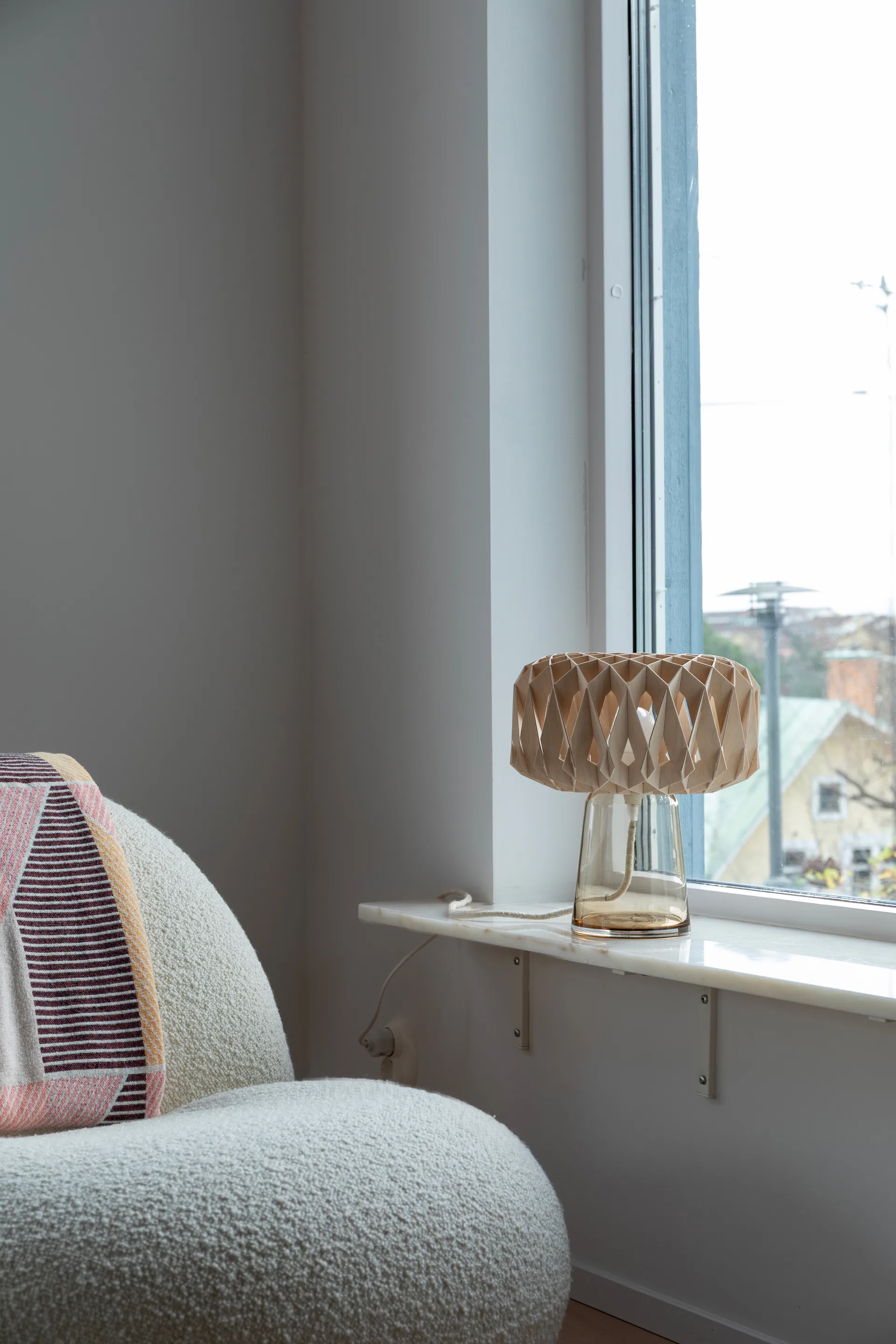 Signature 25 bordlampe, Amber-birk, Ø28x34 cm Pilke