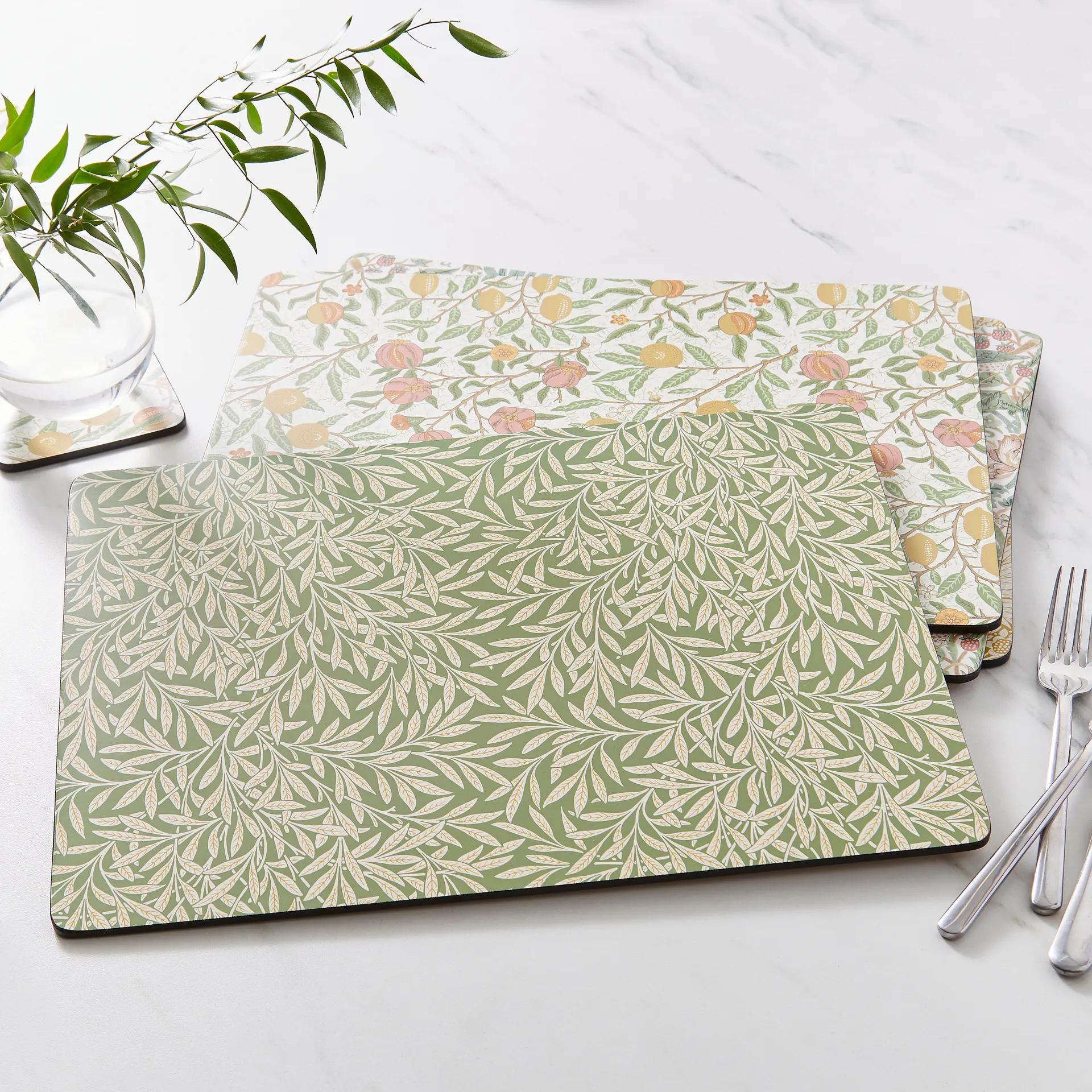 Morris & Co Simpley mixed dækkeserviet 4 dele, Fruit, Willow, Strawberry Thief, Marigold Pimpernel