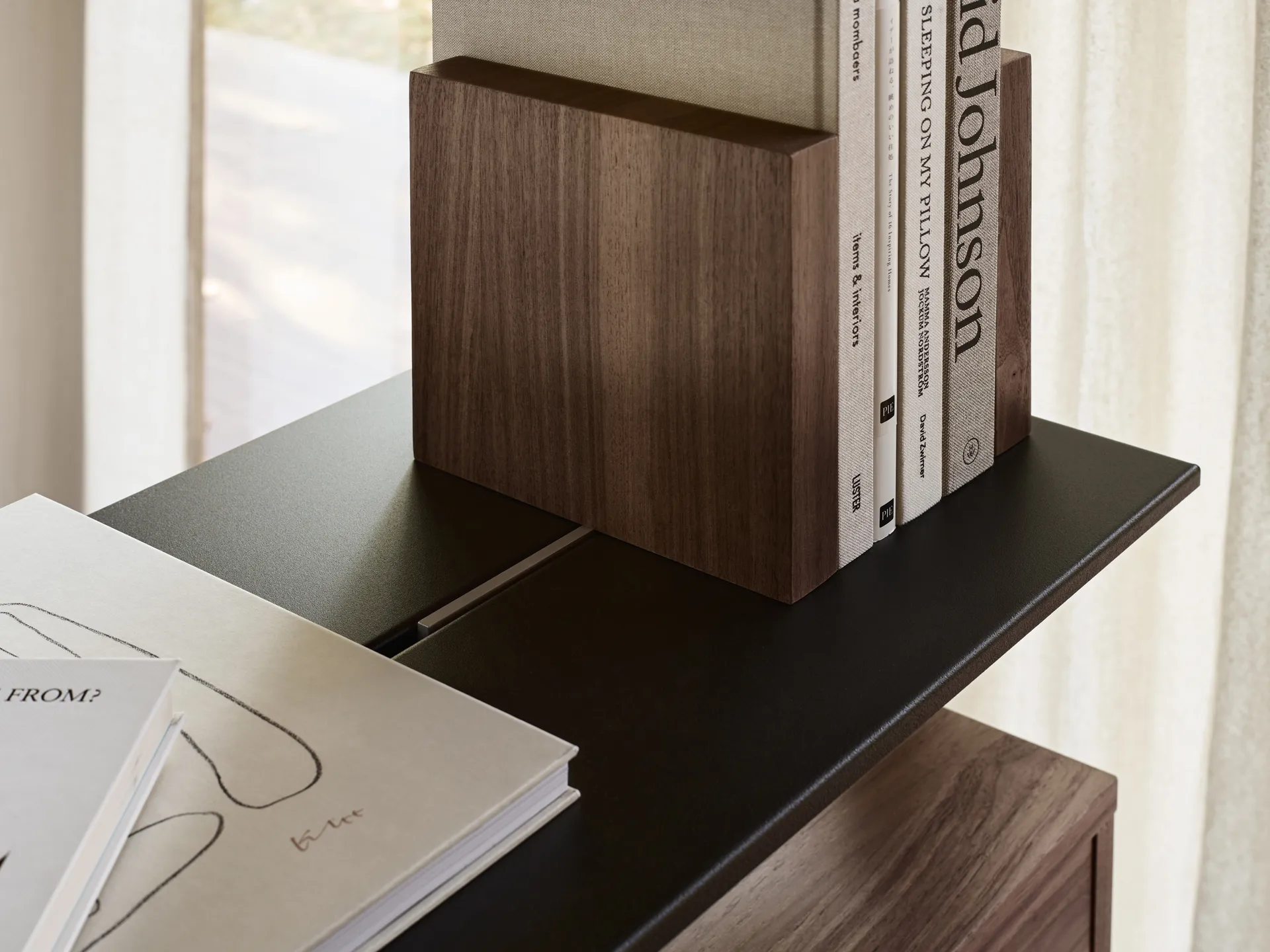 Pira G2 hyldesystem F C B Black/Walnut 240-247 cm,  Pira