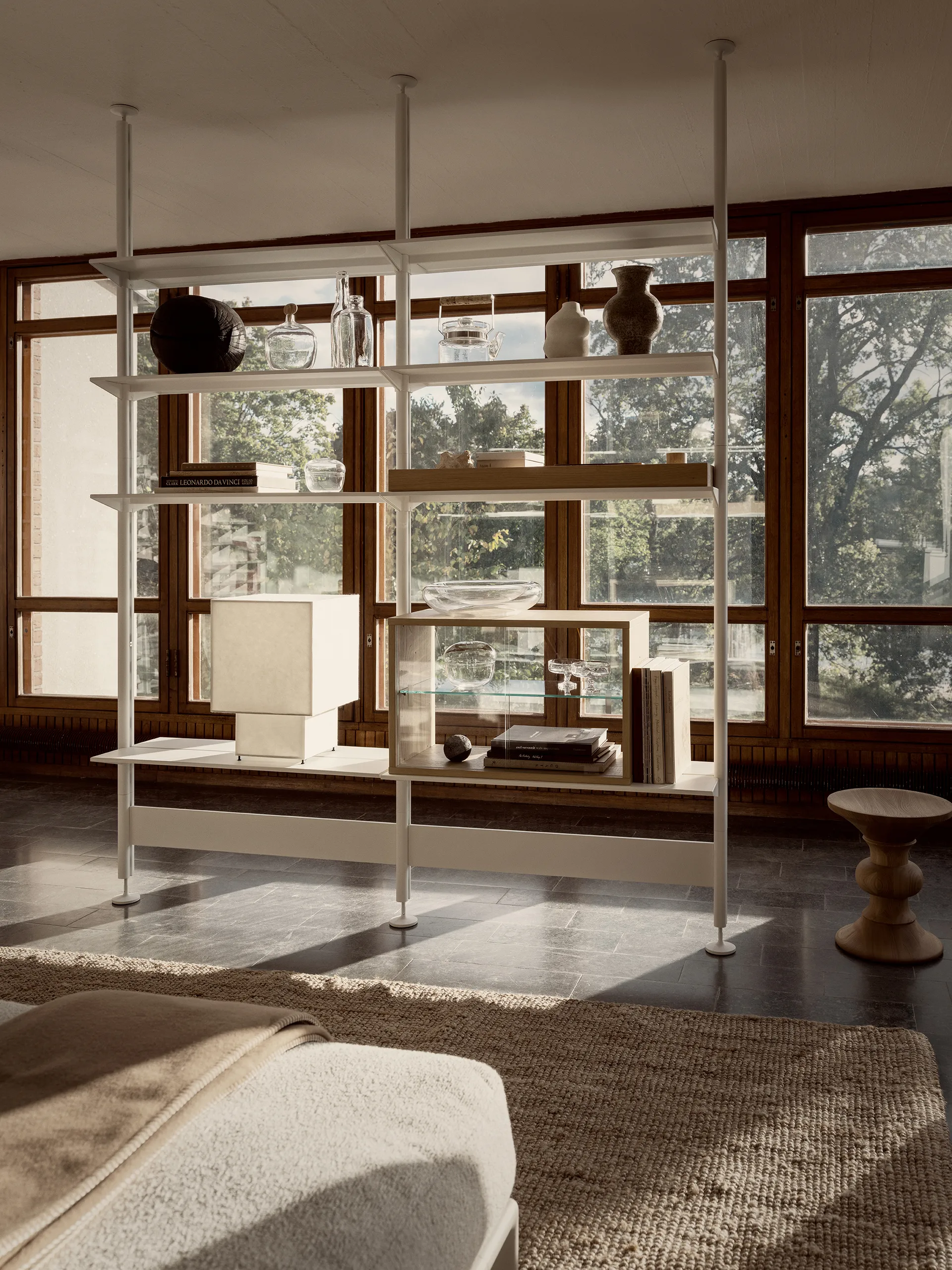 Pira vitrineskab, Hvidolieret eg-klarglas, 90x31 cm, glasryg Pira