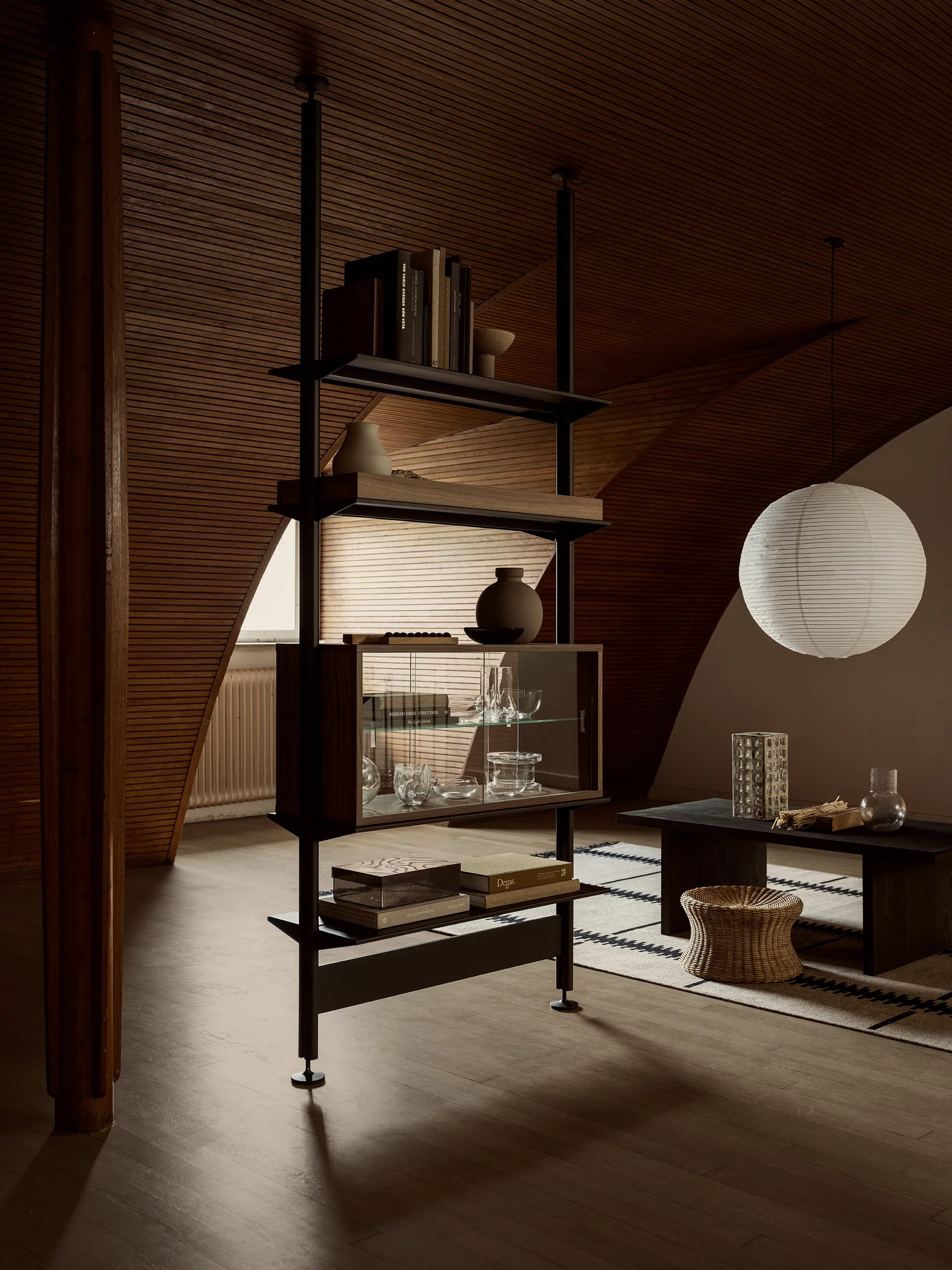 Pira vitrineskab, Valnød-klarglas, 90x31 cm, glasryg Pira