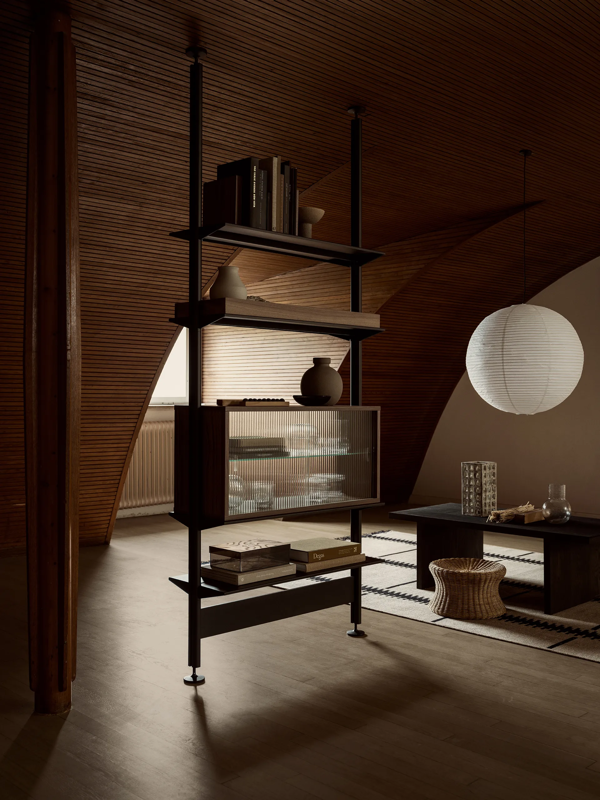 Pira vitrineskab, Valnød-riflet glas, 90x31 cm, 4 døre Pira