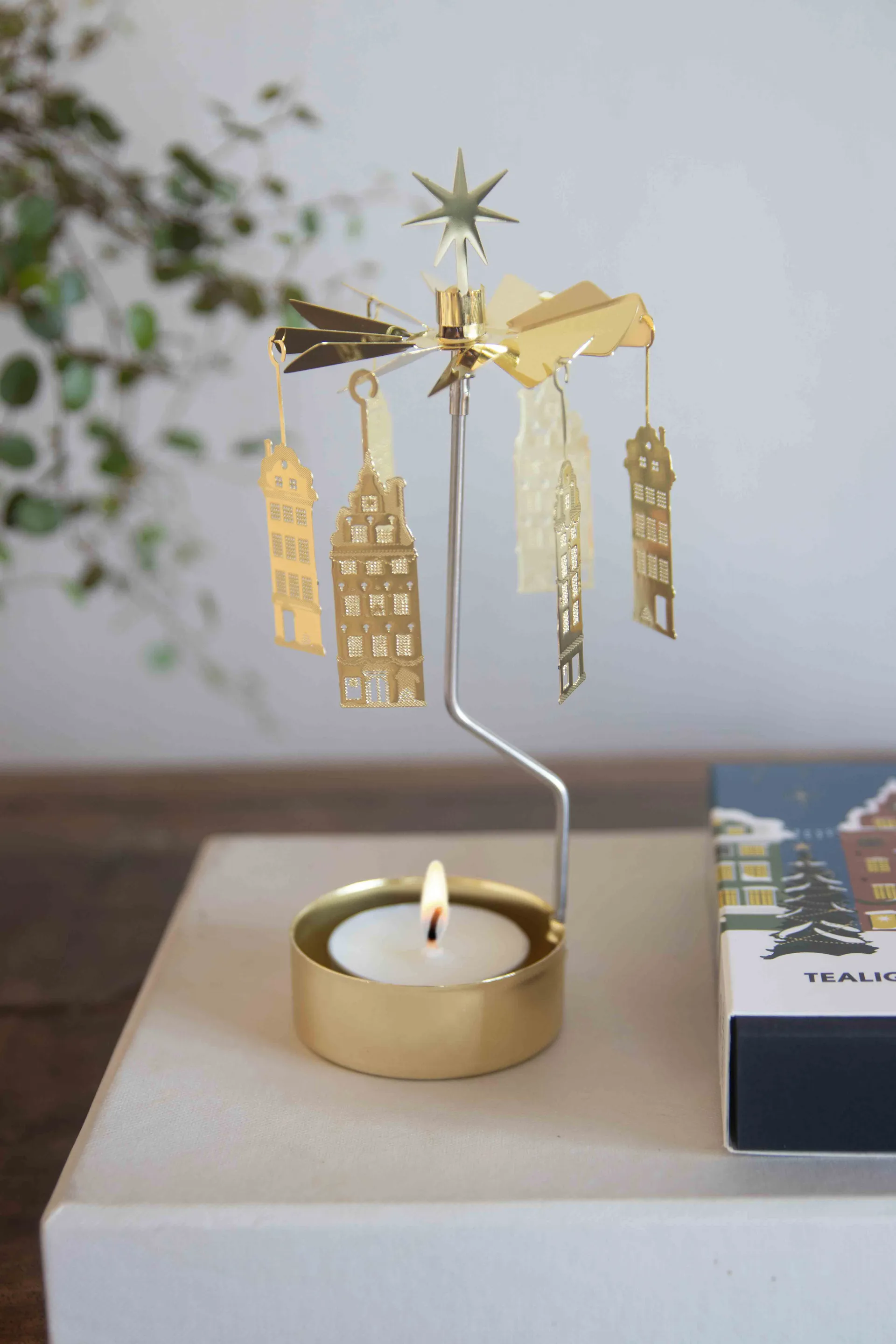 Old city englespil, Guld Pluto Design