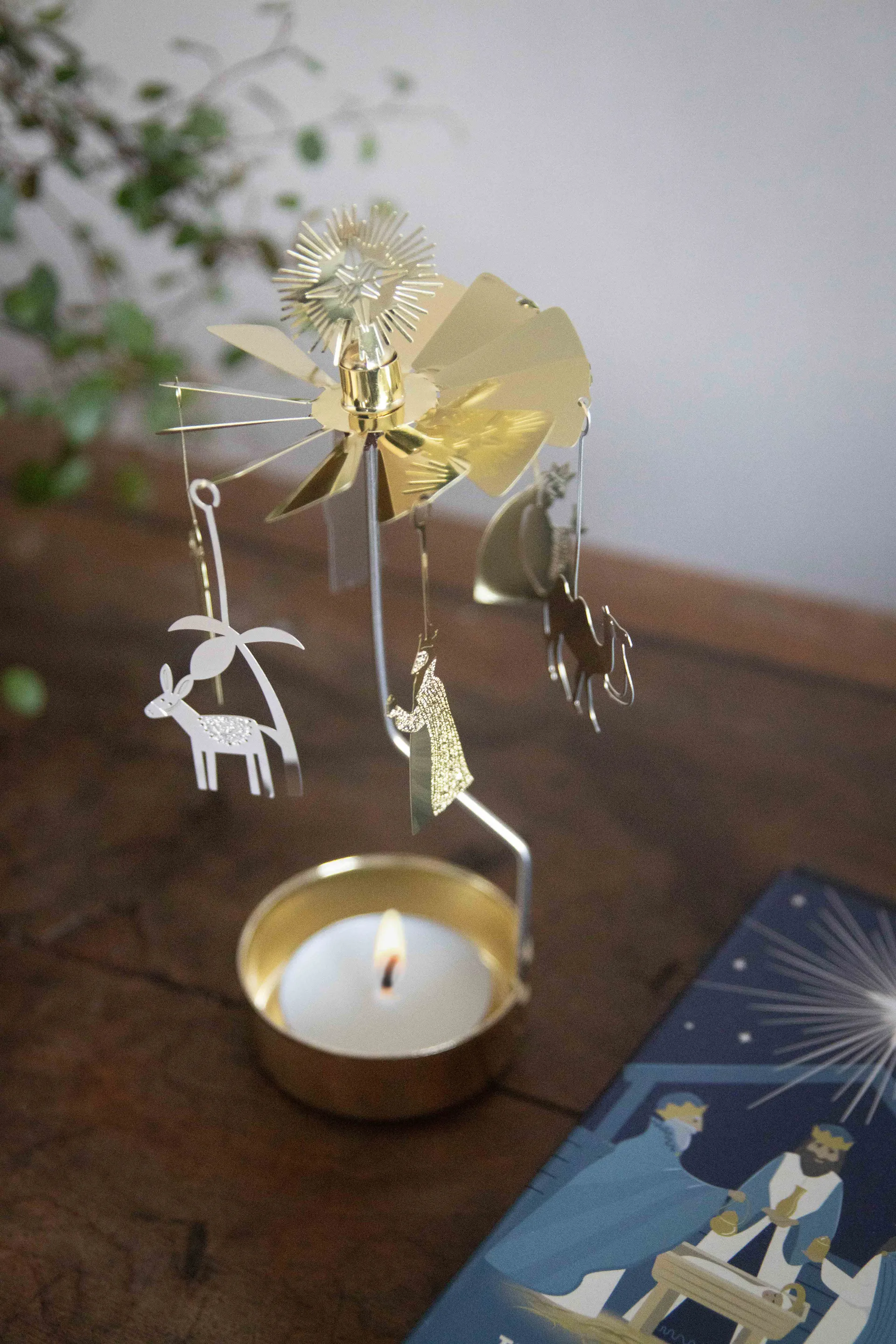 Star of Bethlehem englespil, Guld Pluto Design