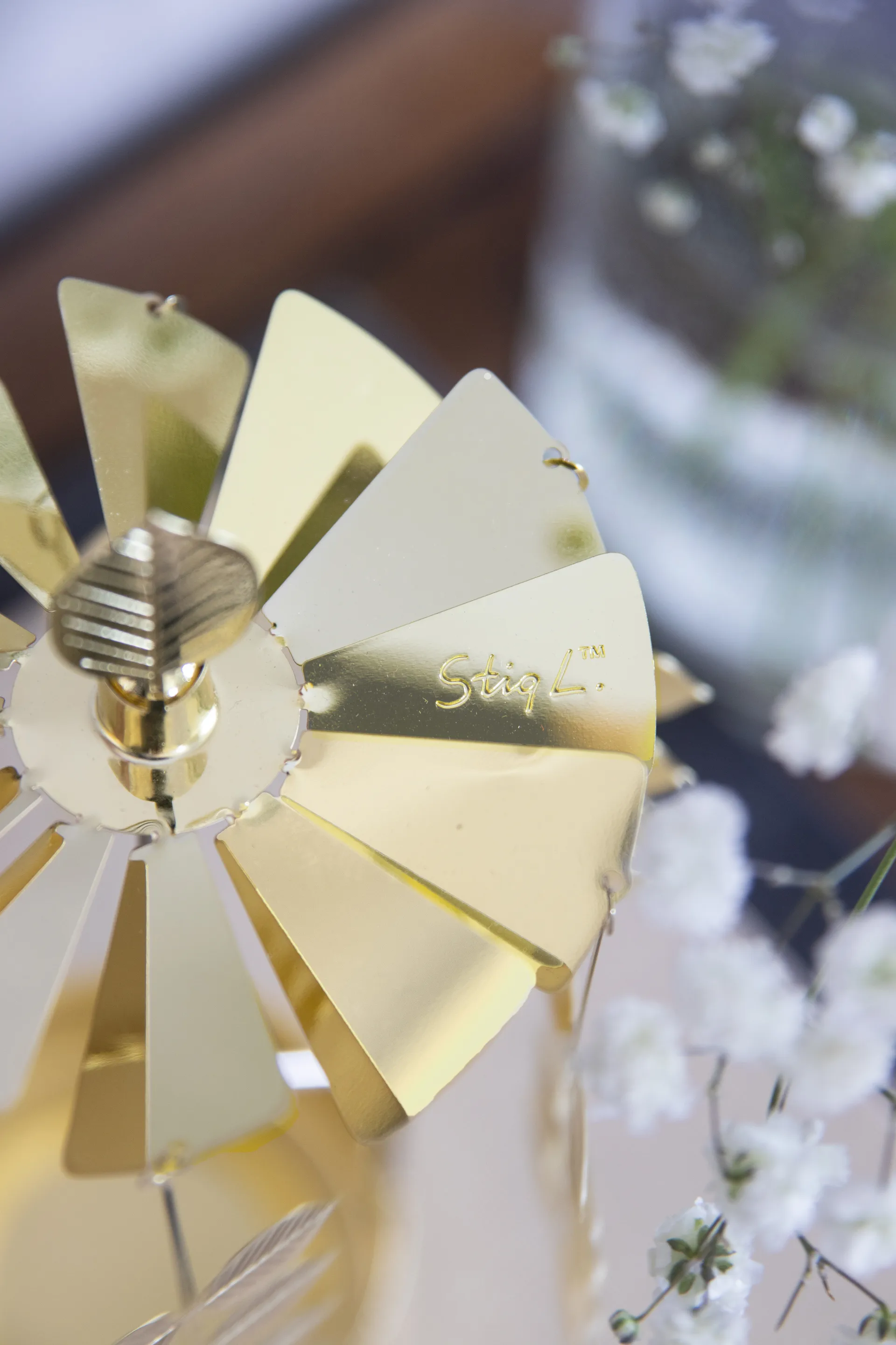 Stig L Berså englespil medium, Guld Pluto Design